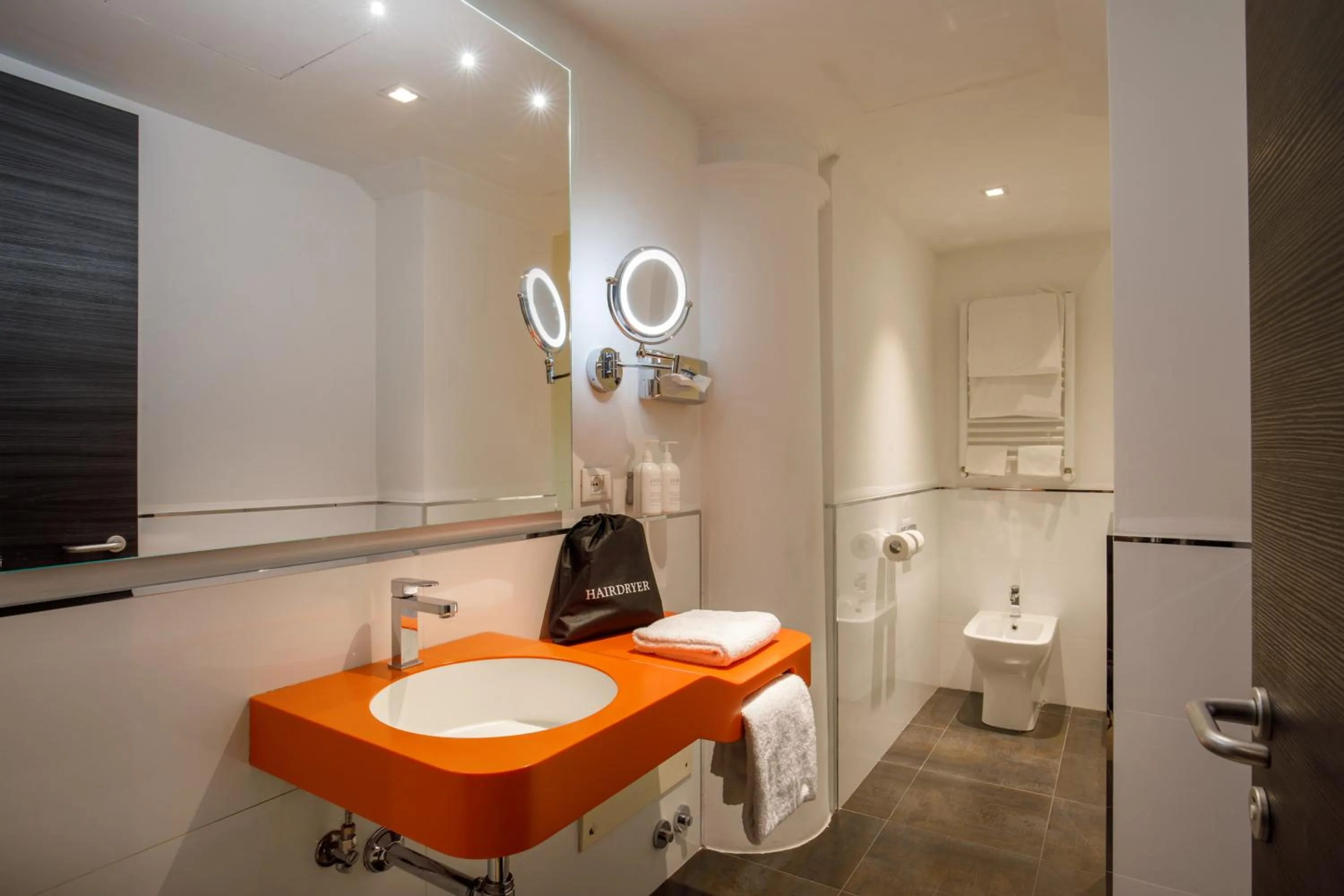 Bathroom in Cosmopolita Hotel Rome, Tapestry Collection by Hilton