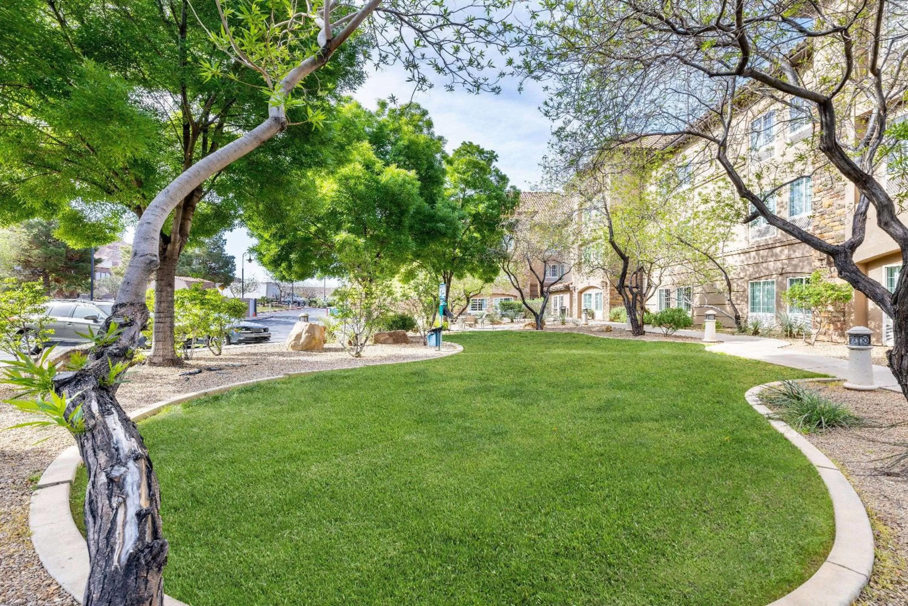 Kitchen or kitchenette in La Quinta by Wyndham St. George