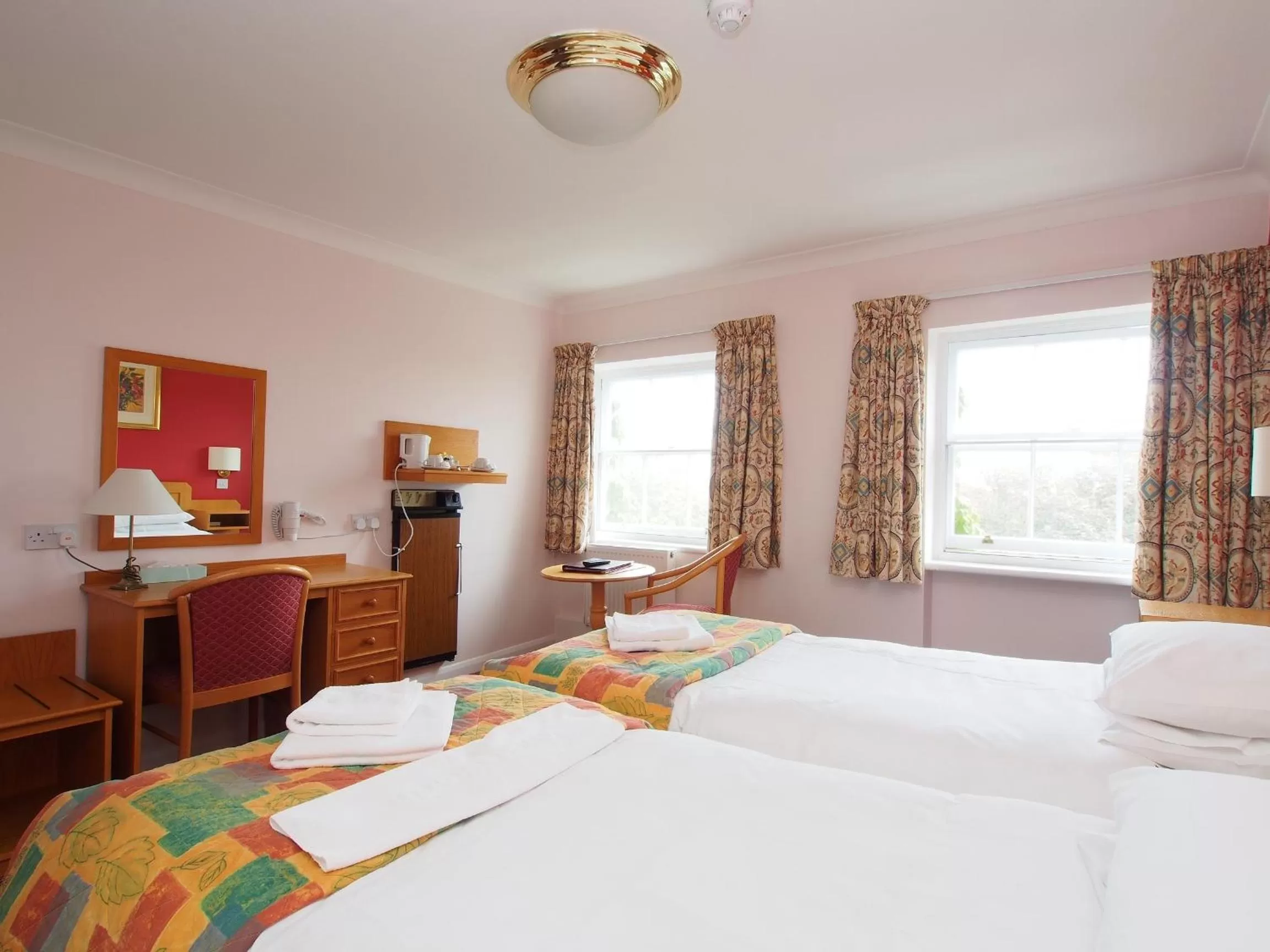 Garden view, Bed in The Chatsworth Hotel