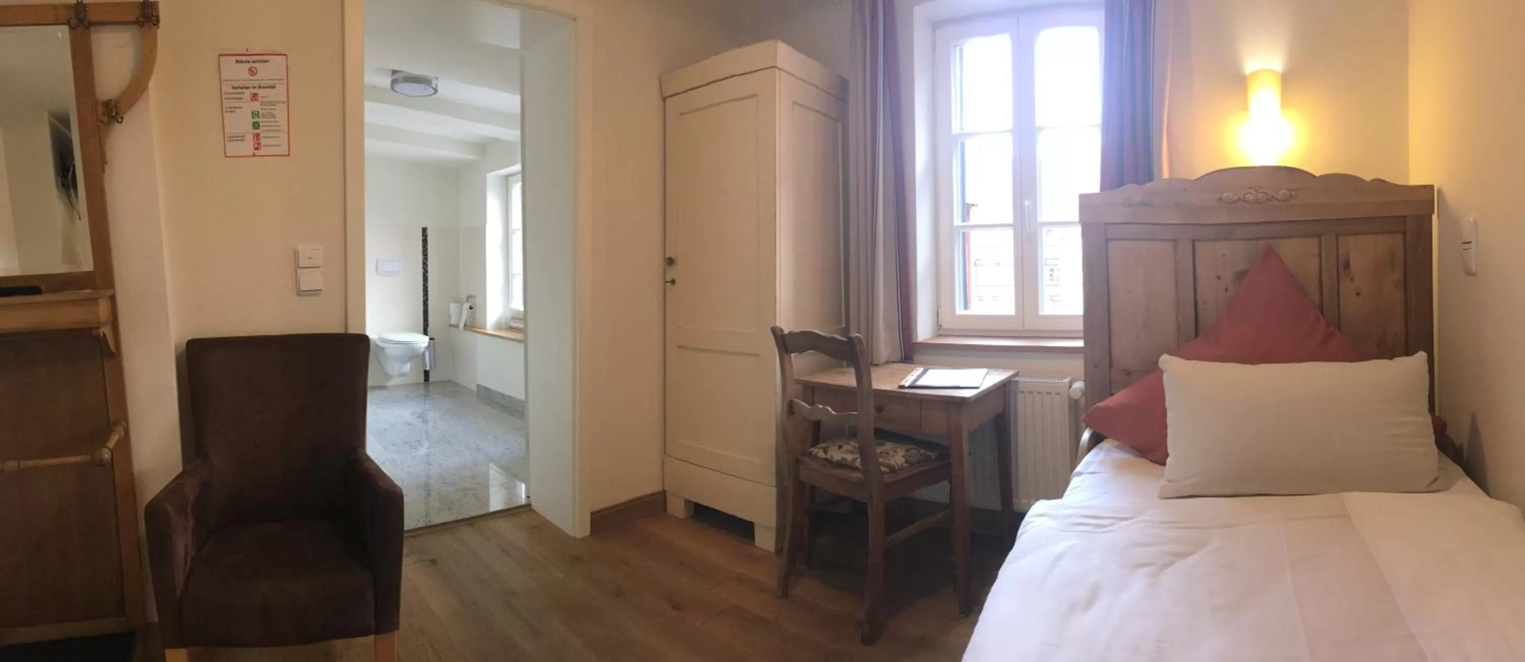 Photo of the whole room, Bed in Fachwerk-Hotel Eisenbart