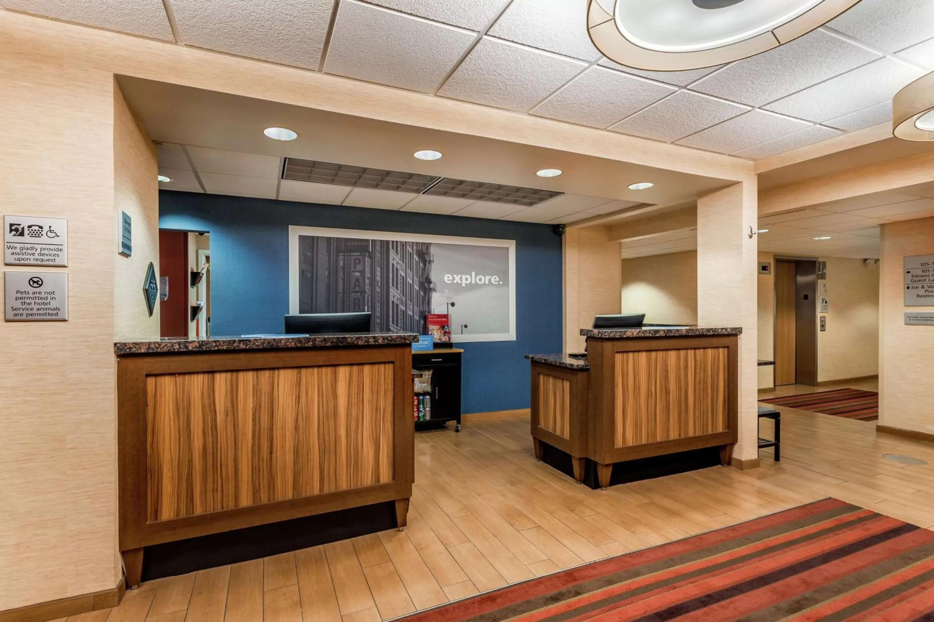 Lobby or reception in Hampton Inn Milwaukee Airport