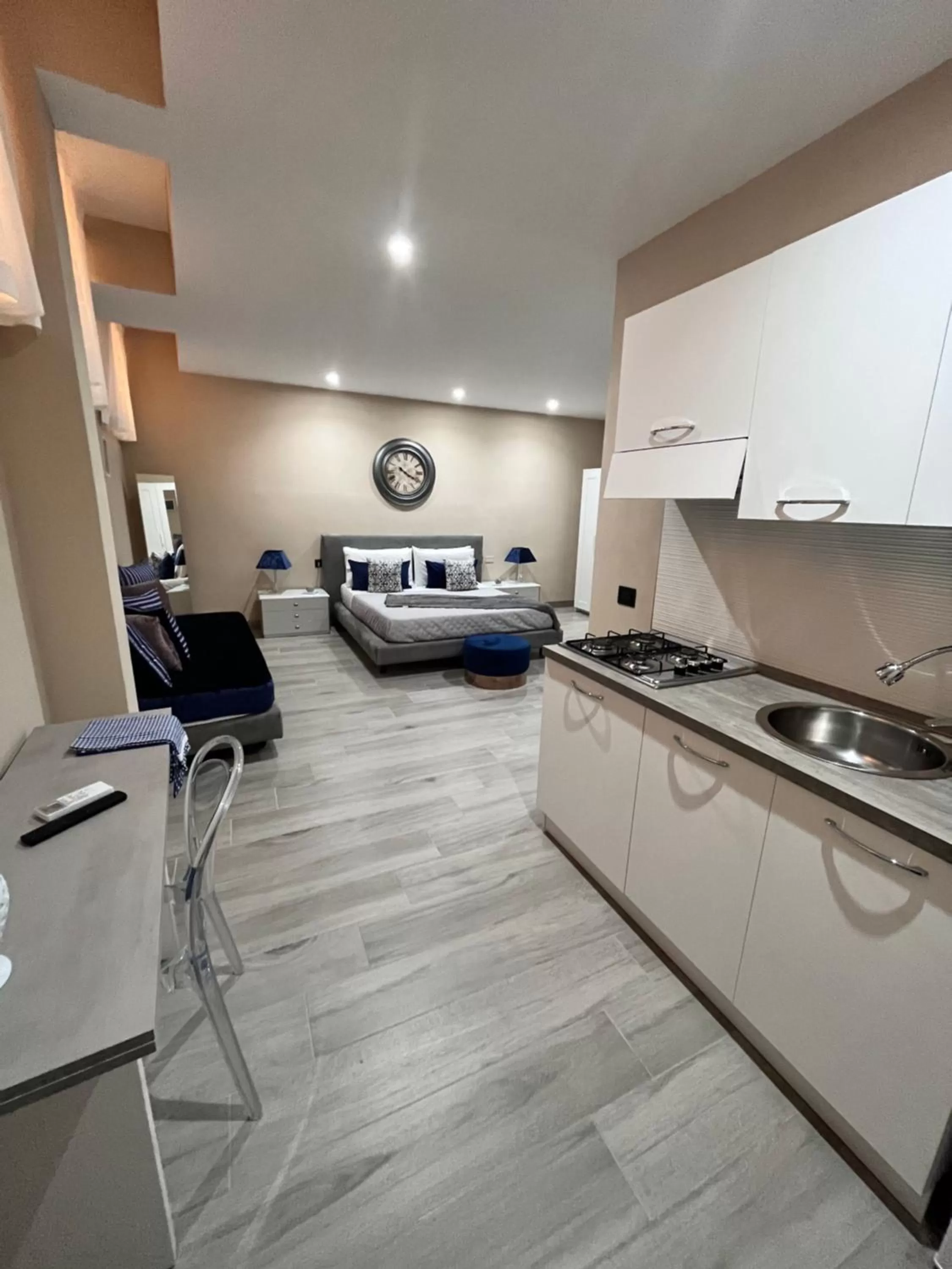 Kitchen/Kitchenette in CB Rooms