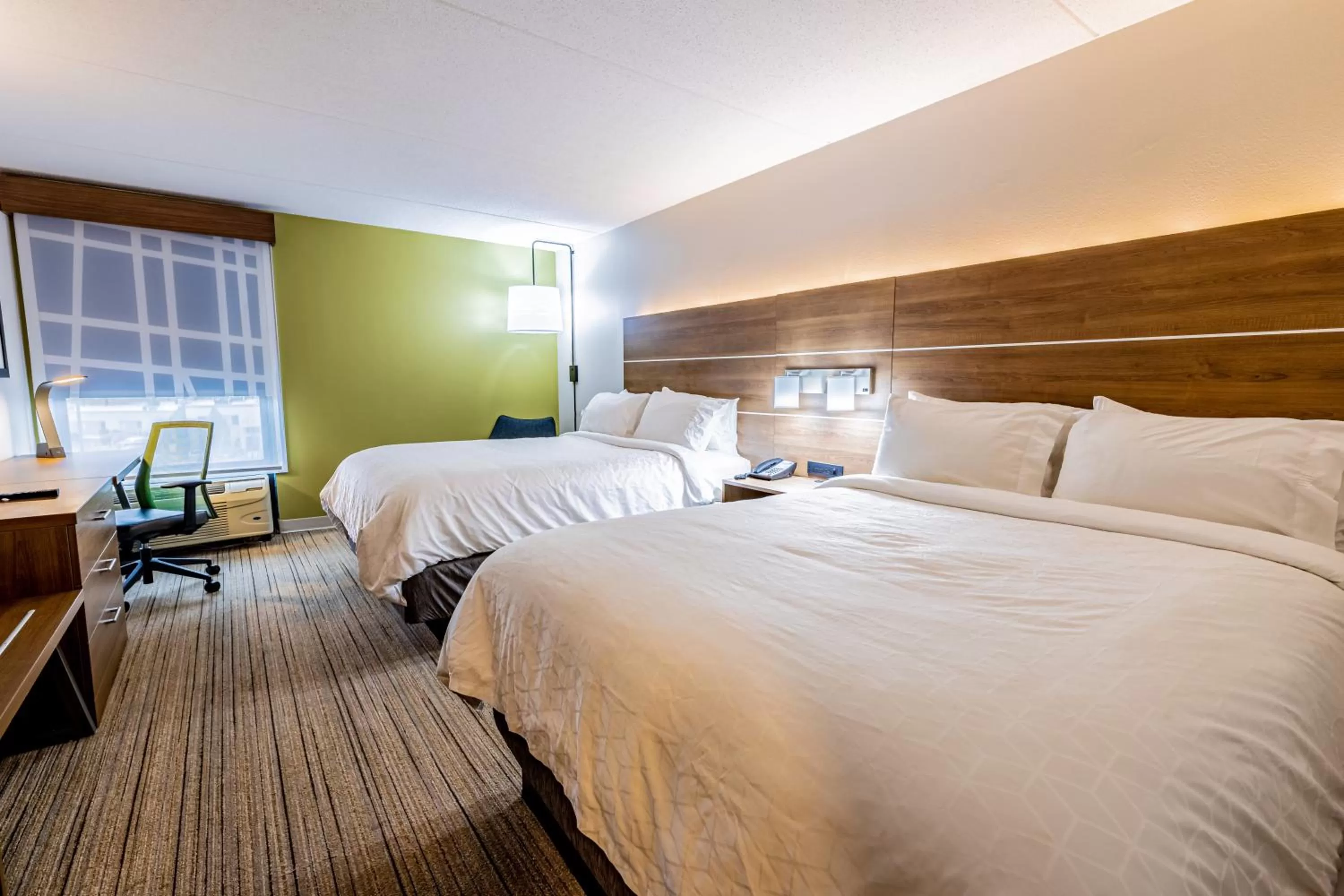 Photo of the whole room, Bed in Holiday Inn Express Indianapolis South by IHG