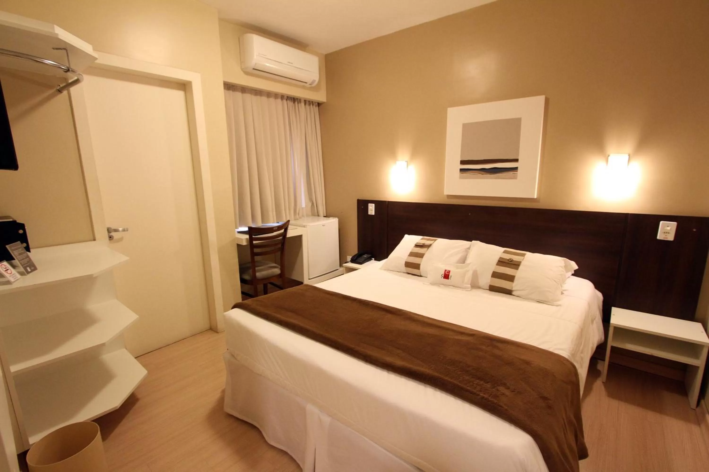 Bedroom, Bed in Hotel Curi Executive