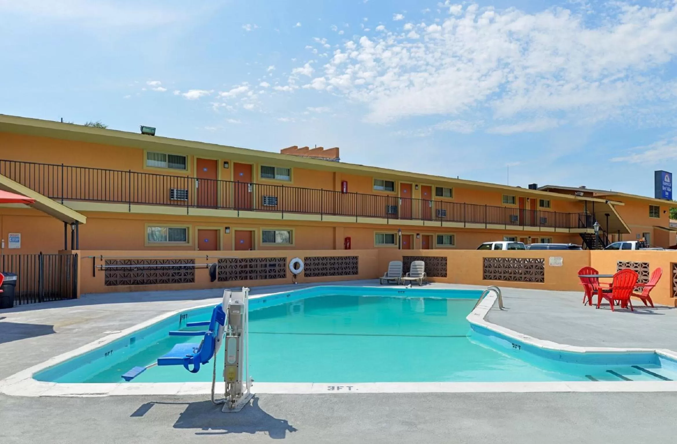 Swimming pool in Americas Best Value Inn Ponca City