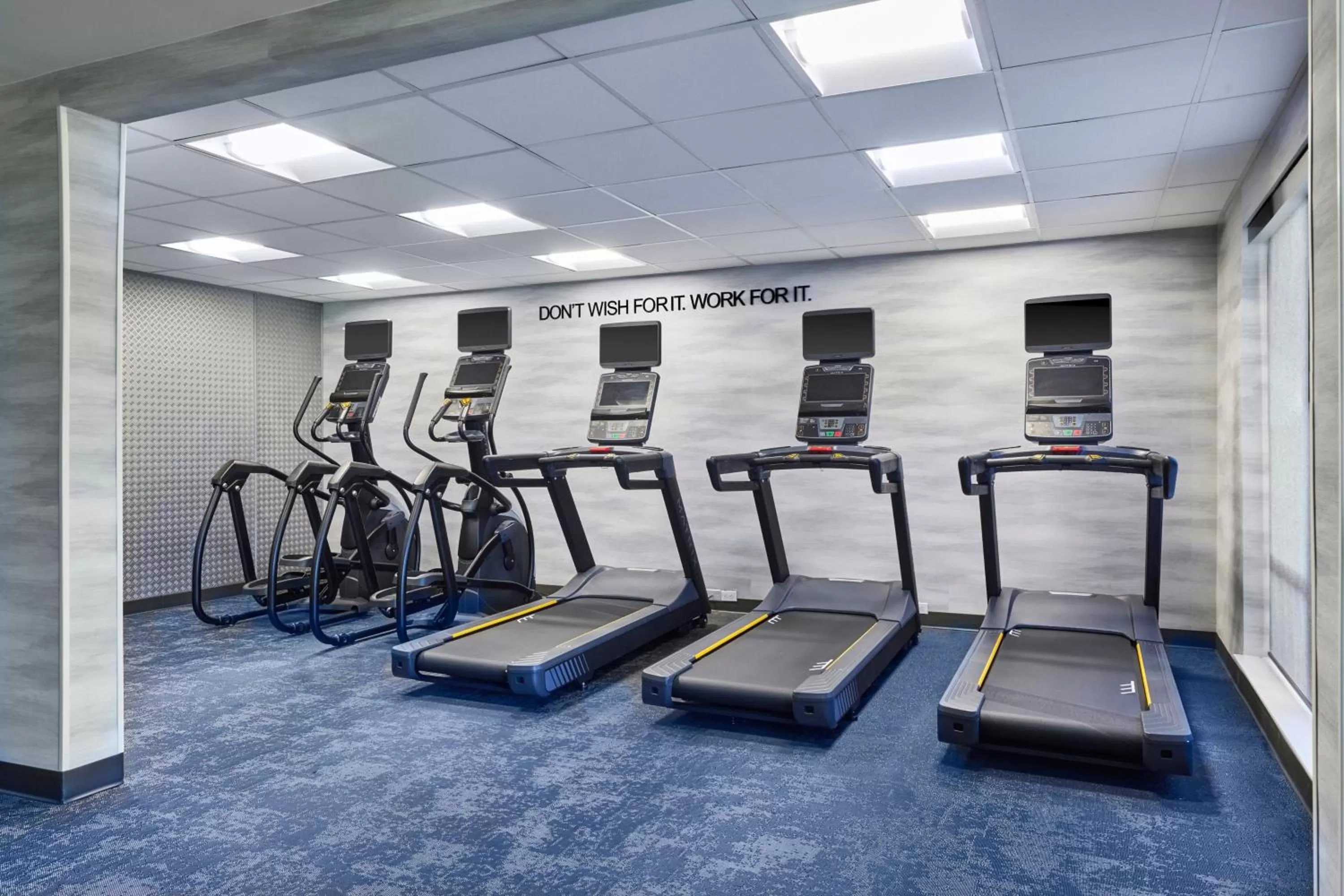 Fitness centre/facilities in Fairfield Inn & Suites Burlington