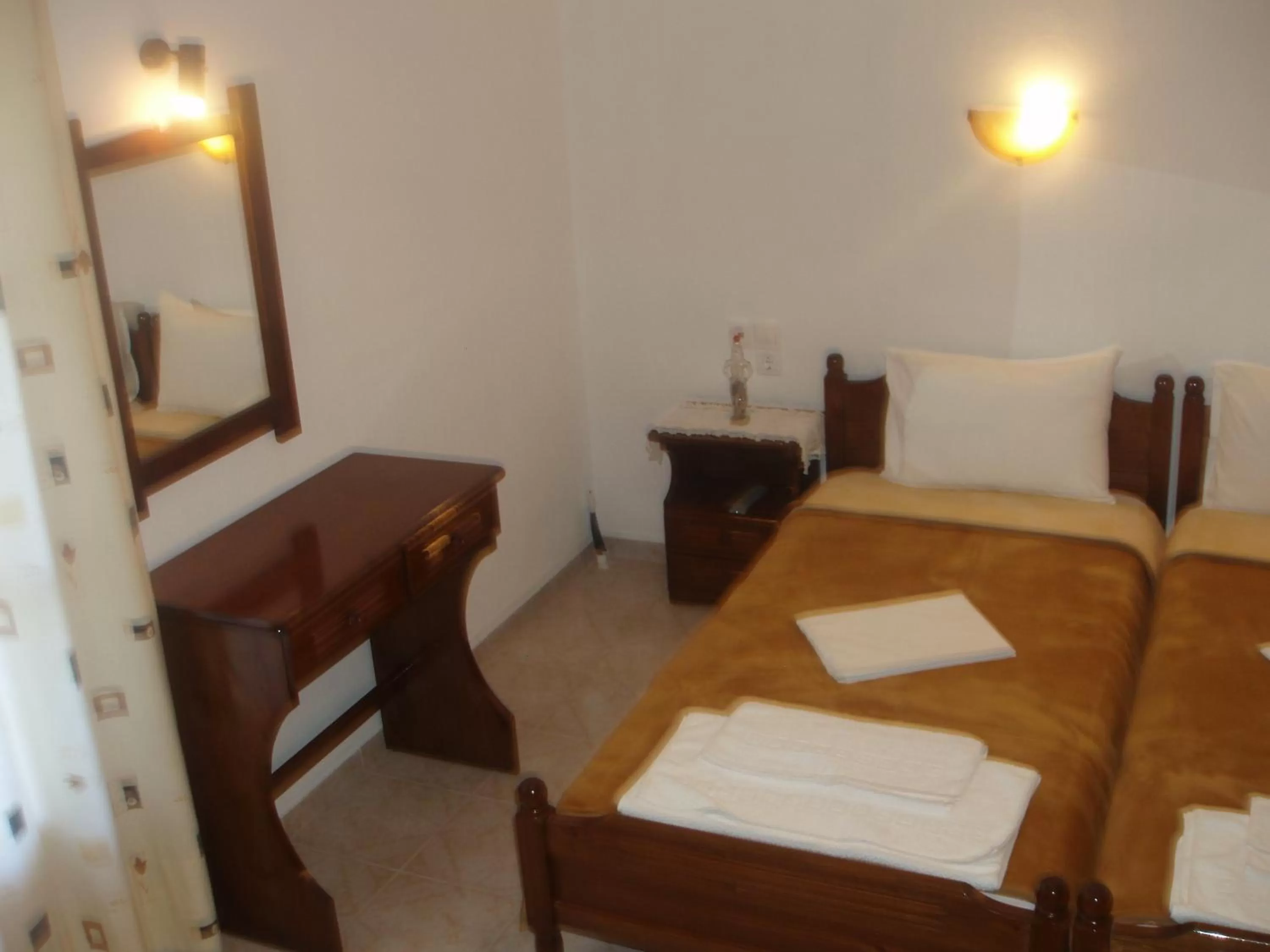 Bed in skiathos studios HL