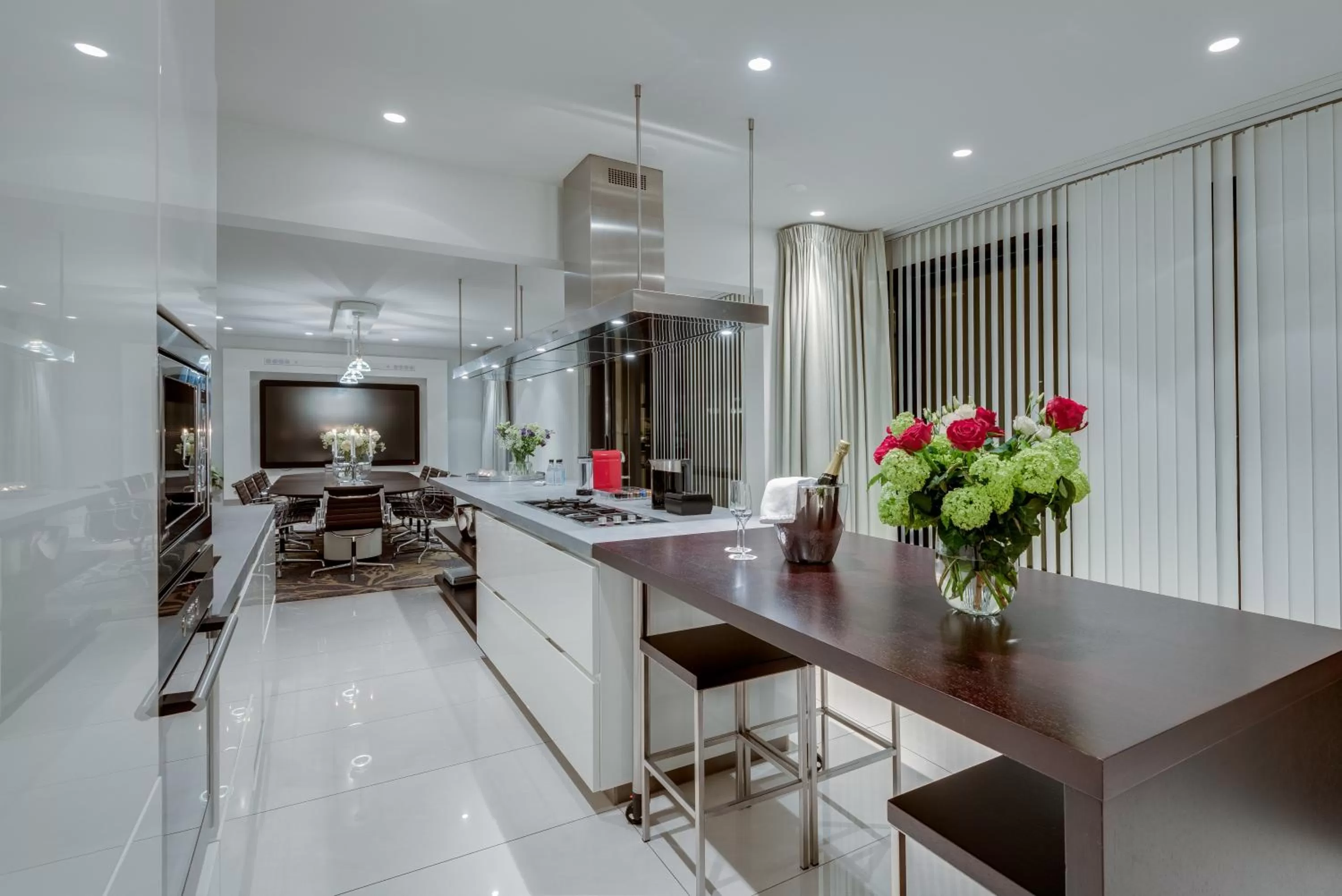 Kitchen or kitchenette in Black Pearl Apartment Hotel