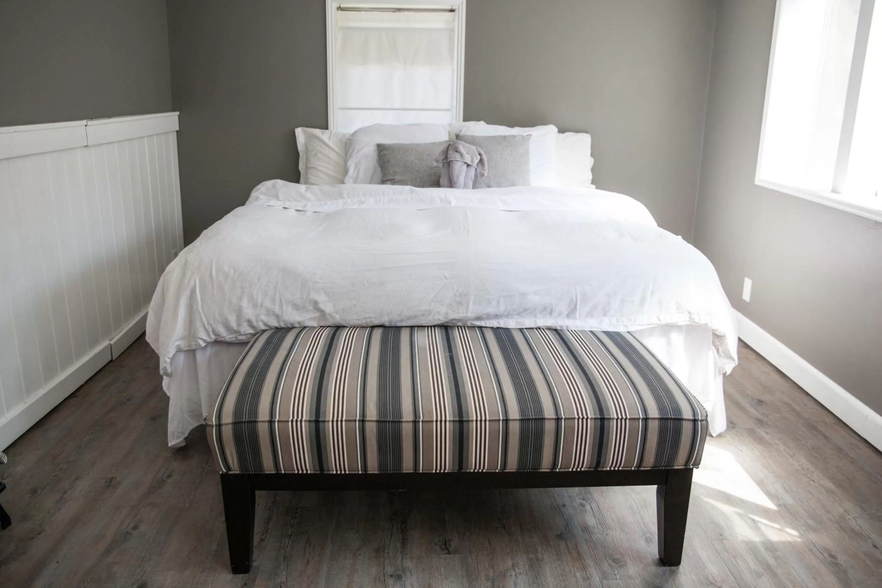 Bed in Tall Trees Bed & Breakfast