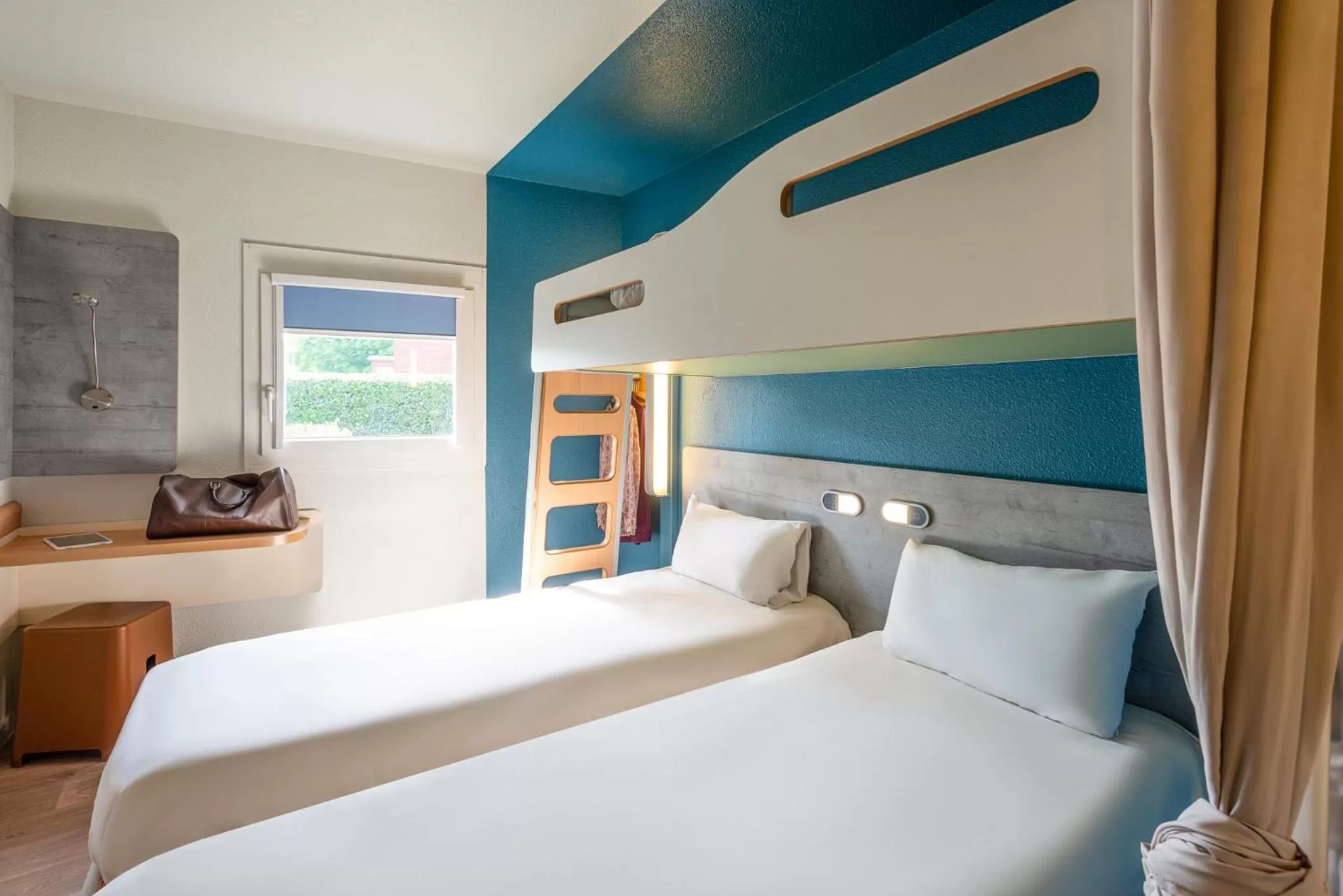 Photo of the whole room, Bed in Ibis budget Rouen Petit Quevilly