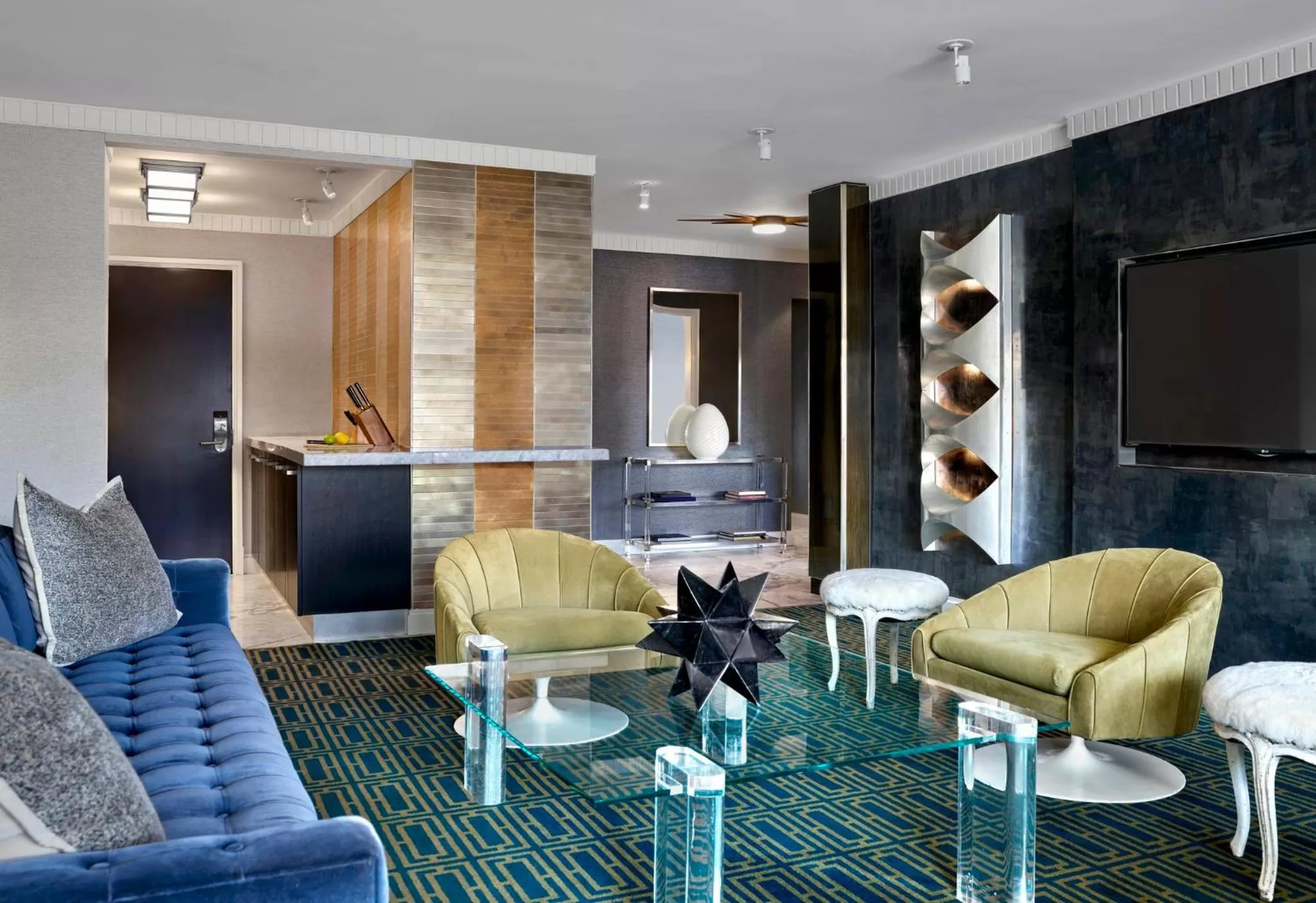 Living room in Loews Regency New York Hotel