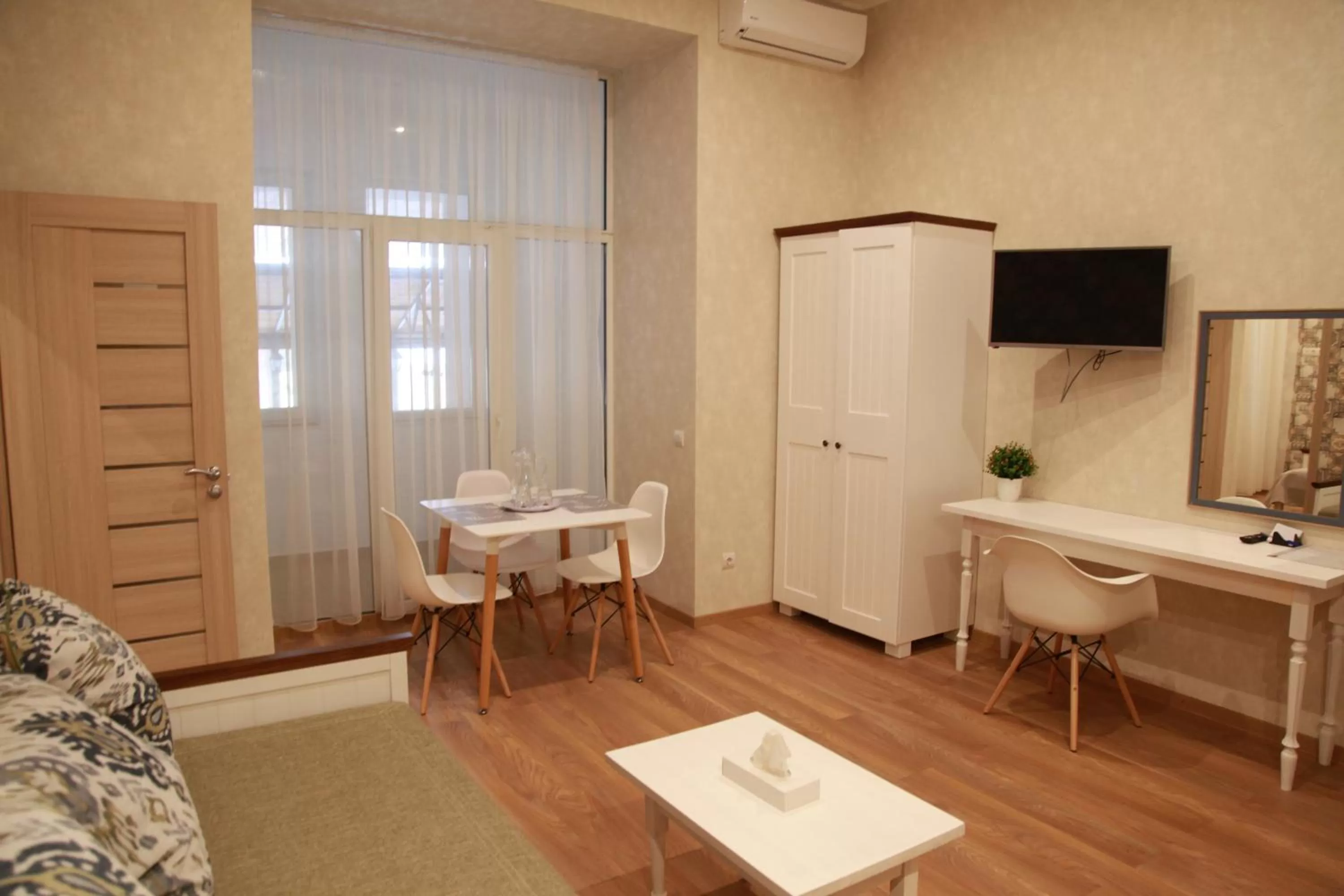 WINE & ROSE BOUTIQUE HOTEL