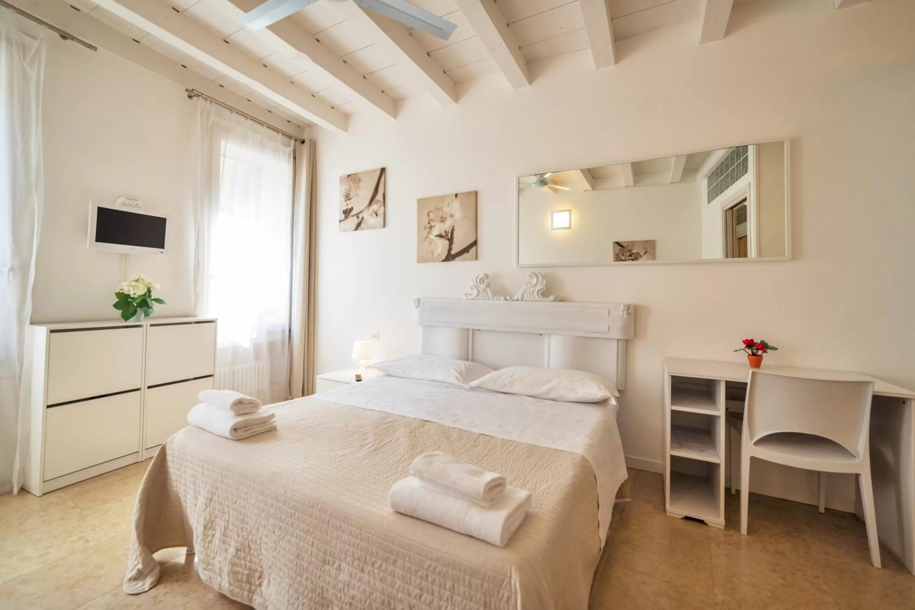 Bedroom, Bed in Academia Residence