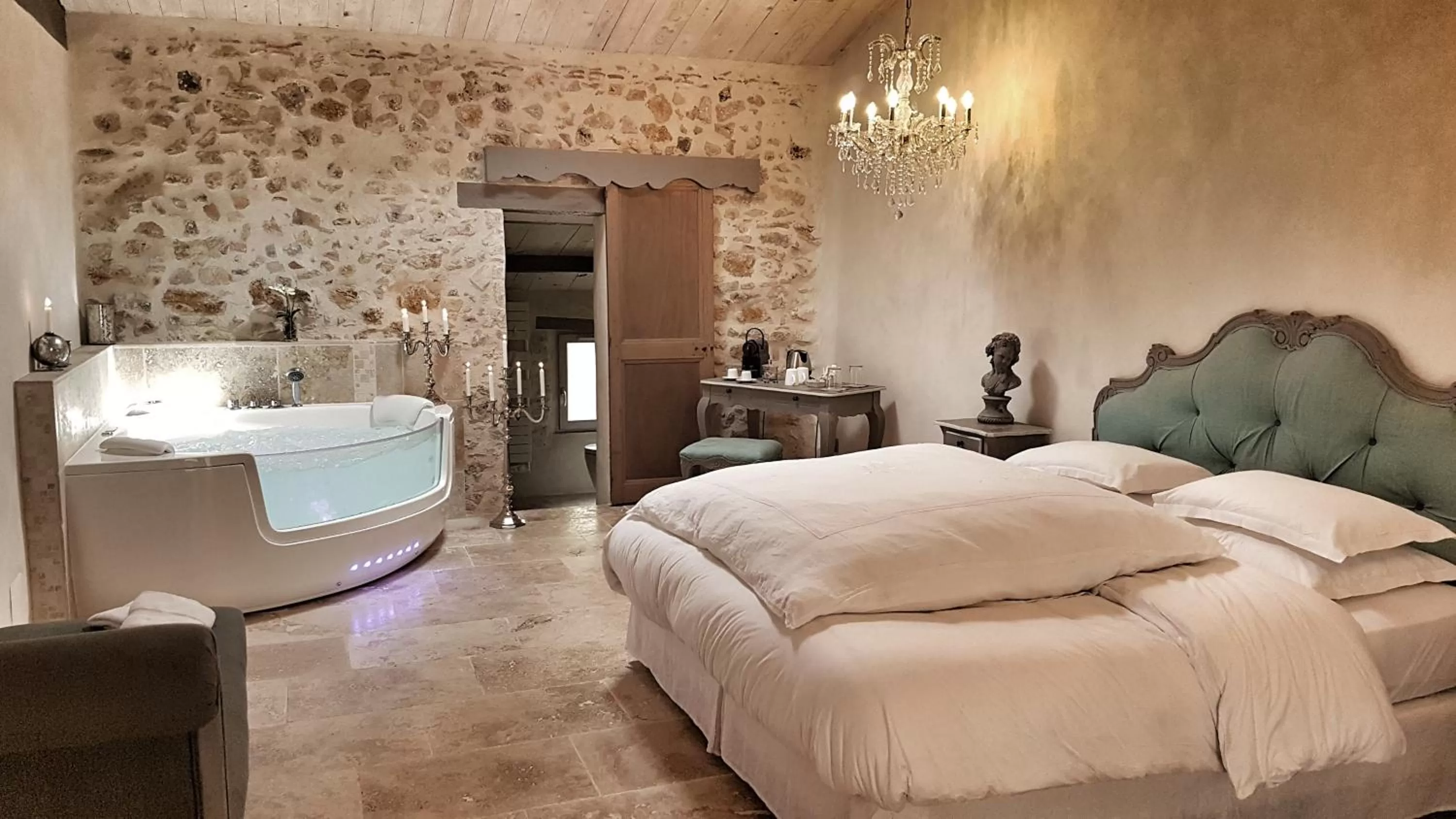 Bed in Le Domaine Saint Martin