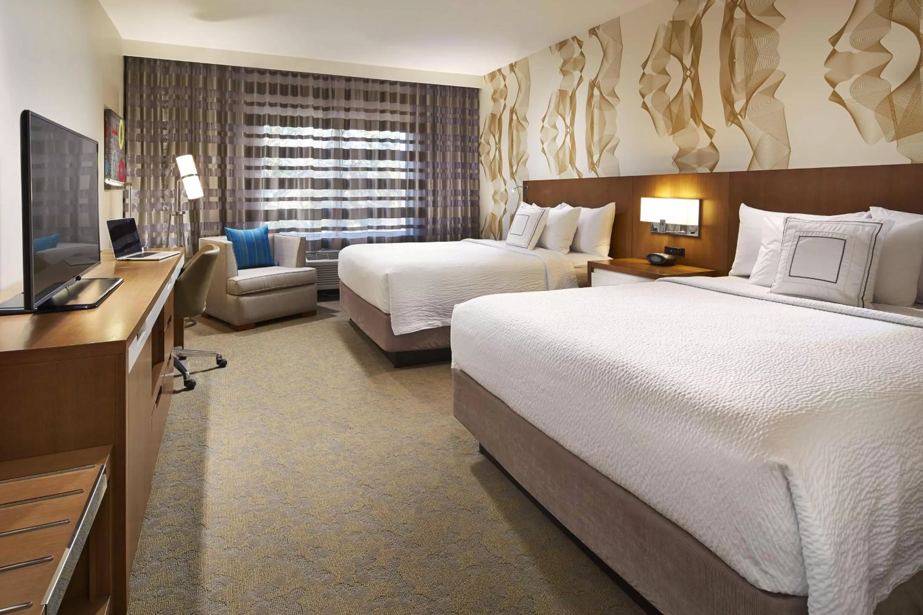 Photo of the whole room, Bed in Courtyard by Marriott Sunnyvale Silicon Valley