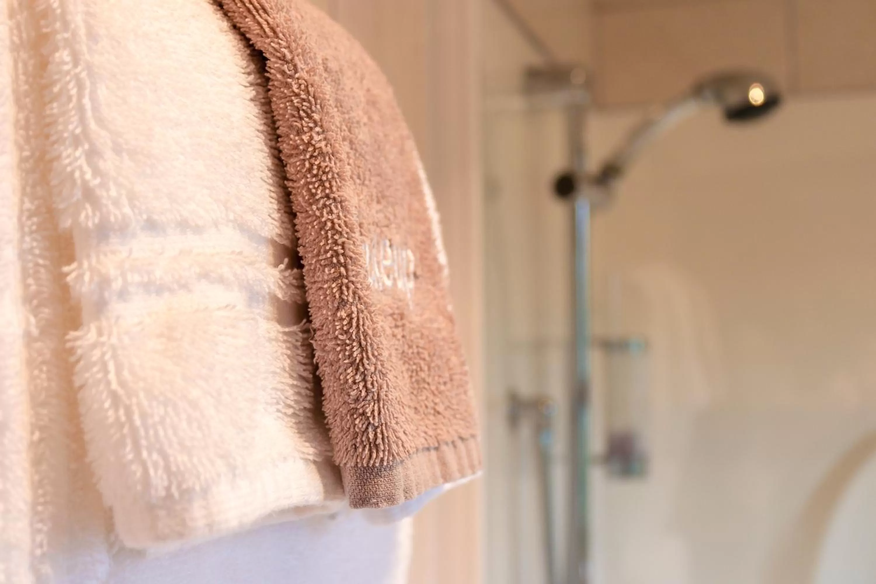 Bathroom in Coleraine Suites & Apartments