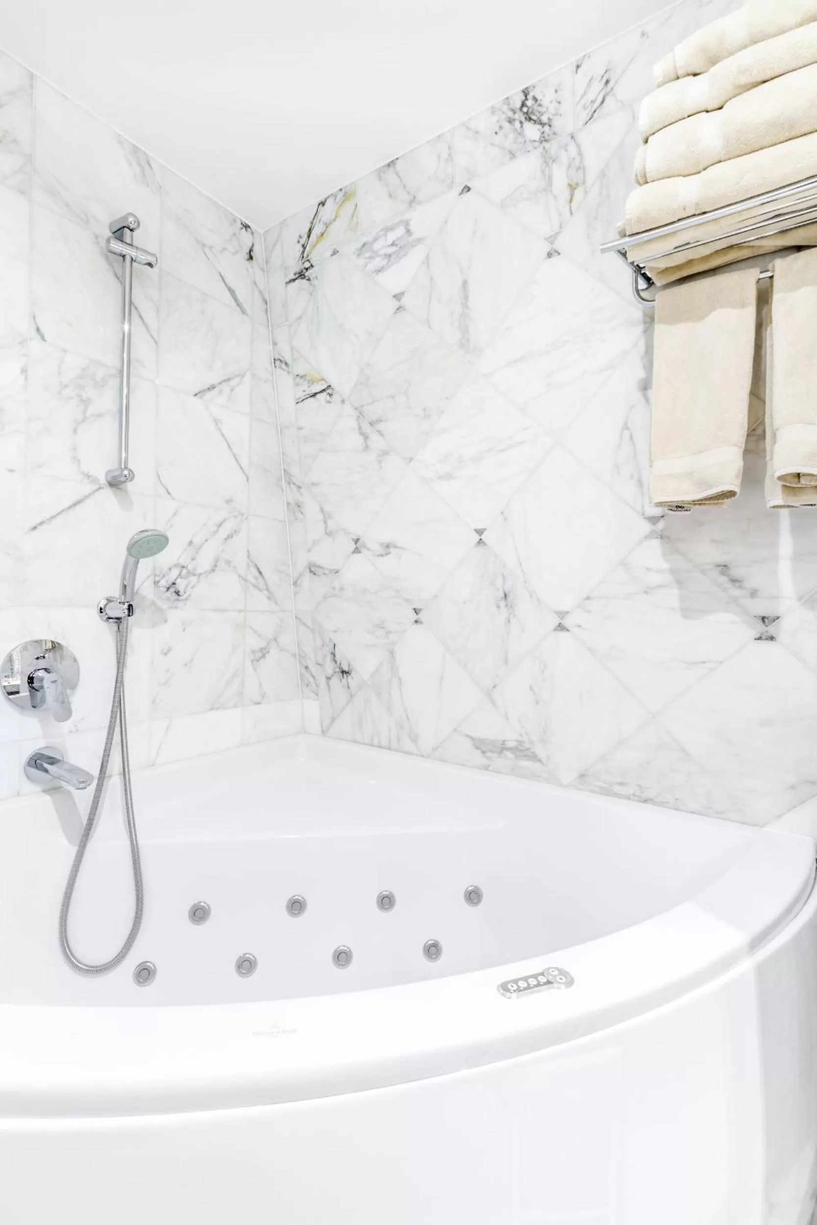 Bathroom in Eiffel Trocadéro