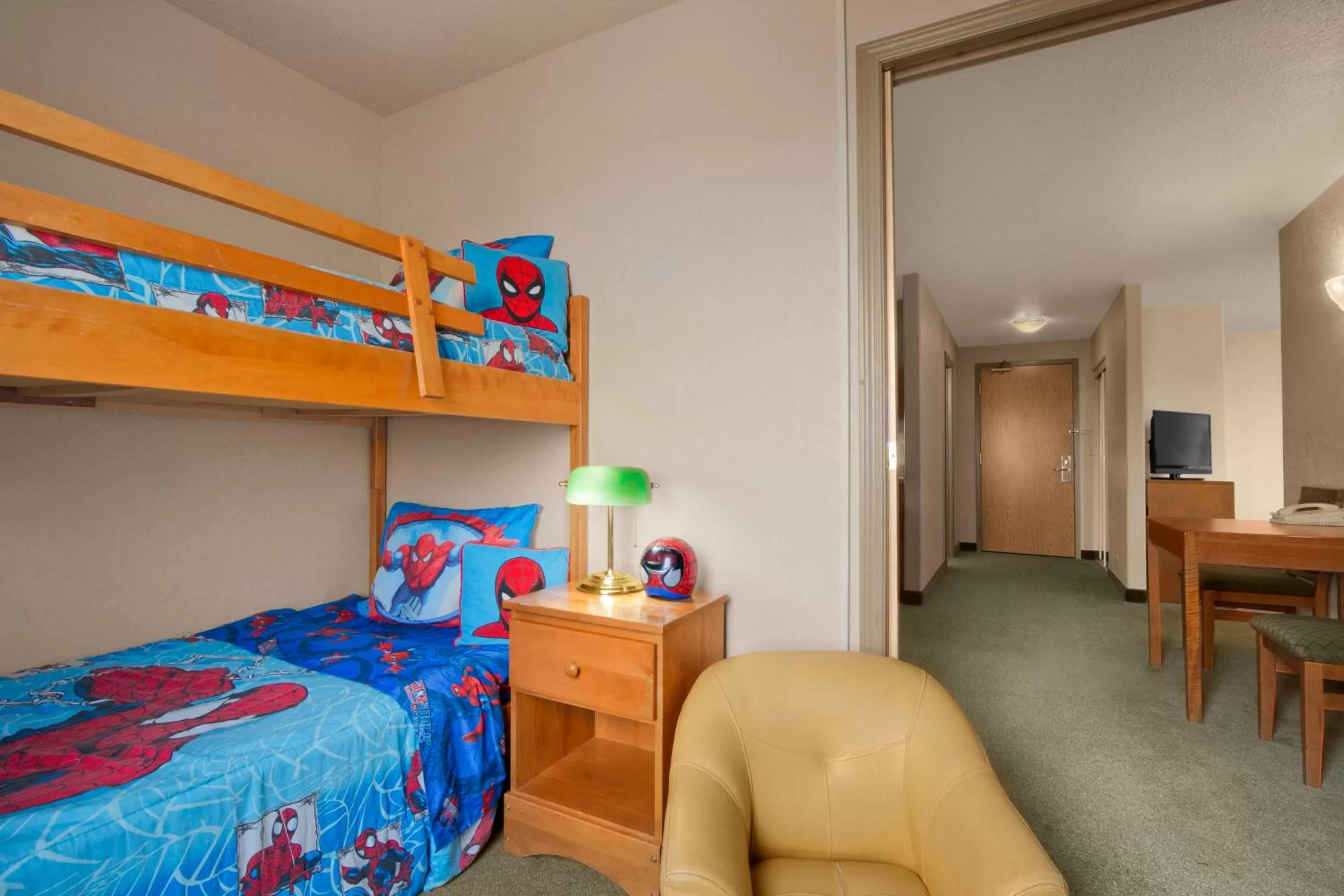 Spring, Bed in Days Inn by Wyndham Red Deer