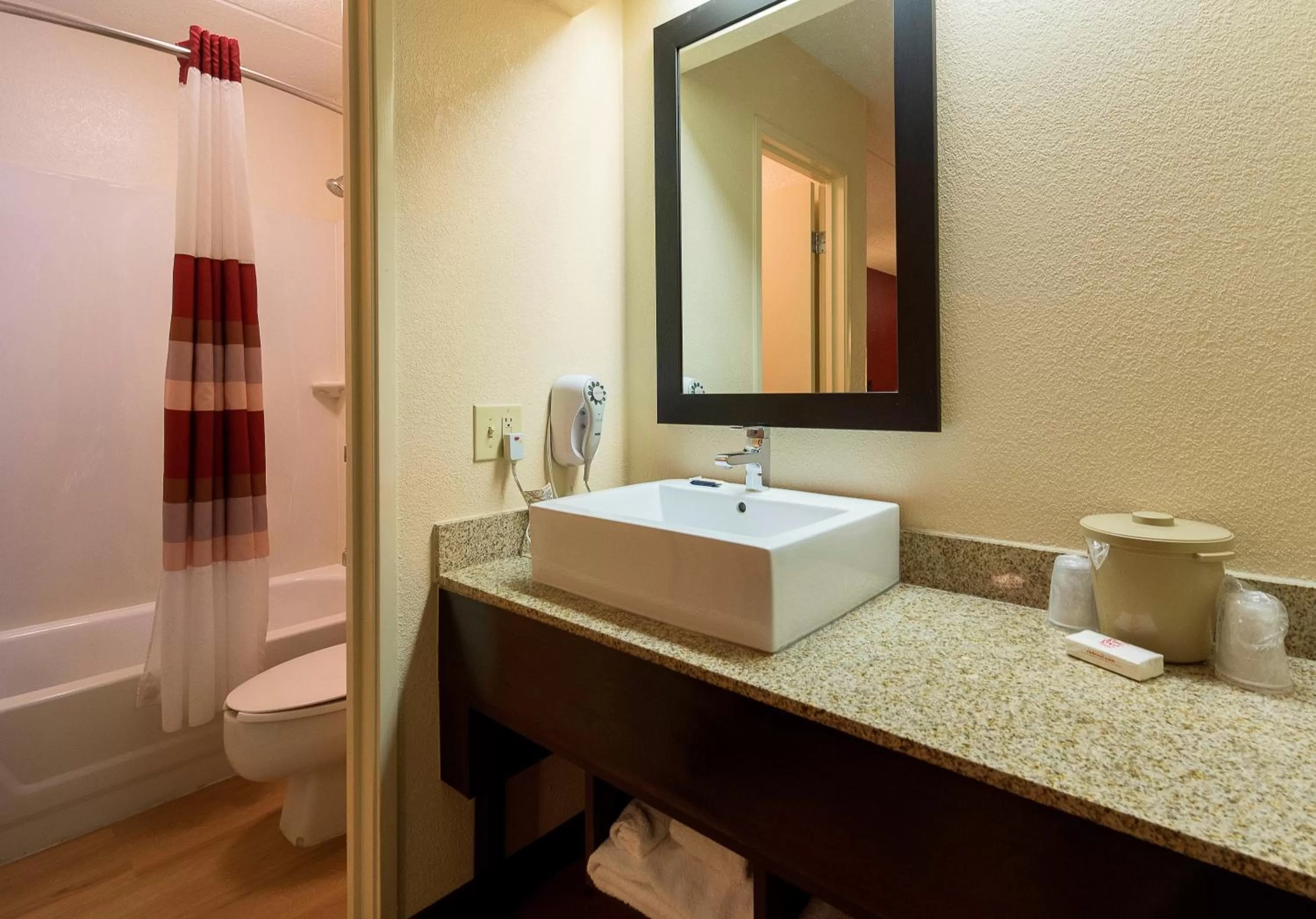 Bathroom in Red Roof Inn Washington, PA