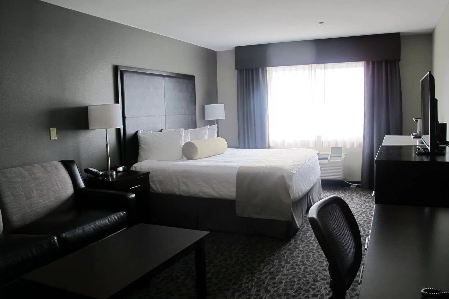 King Room with Bath Tub and Sofa Bed - Mobility Accessible in Best Western Plus Aberdeen