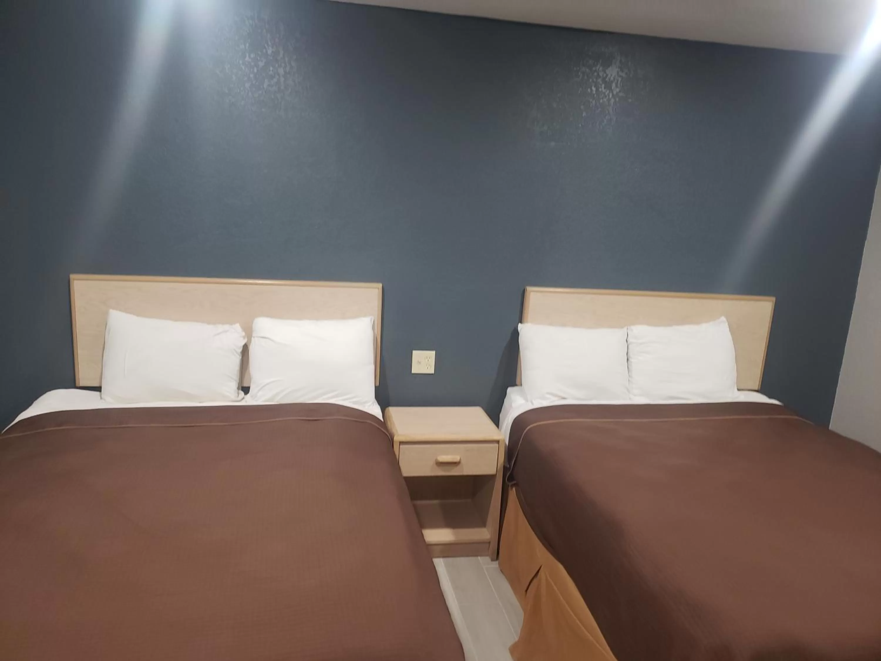 Bed in Village Inn Cotulla