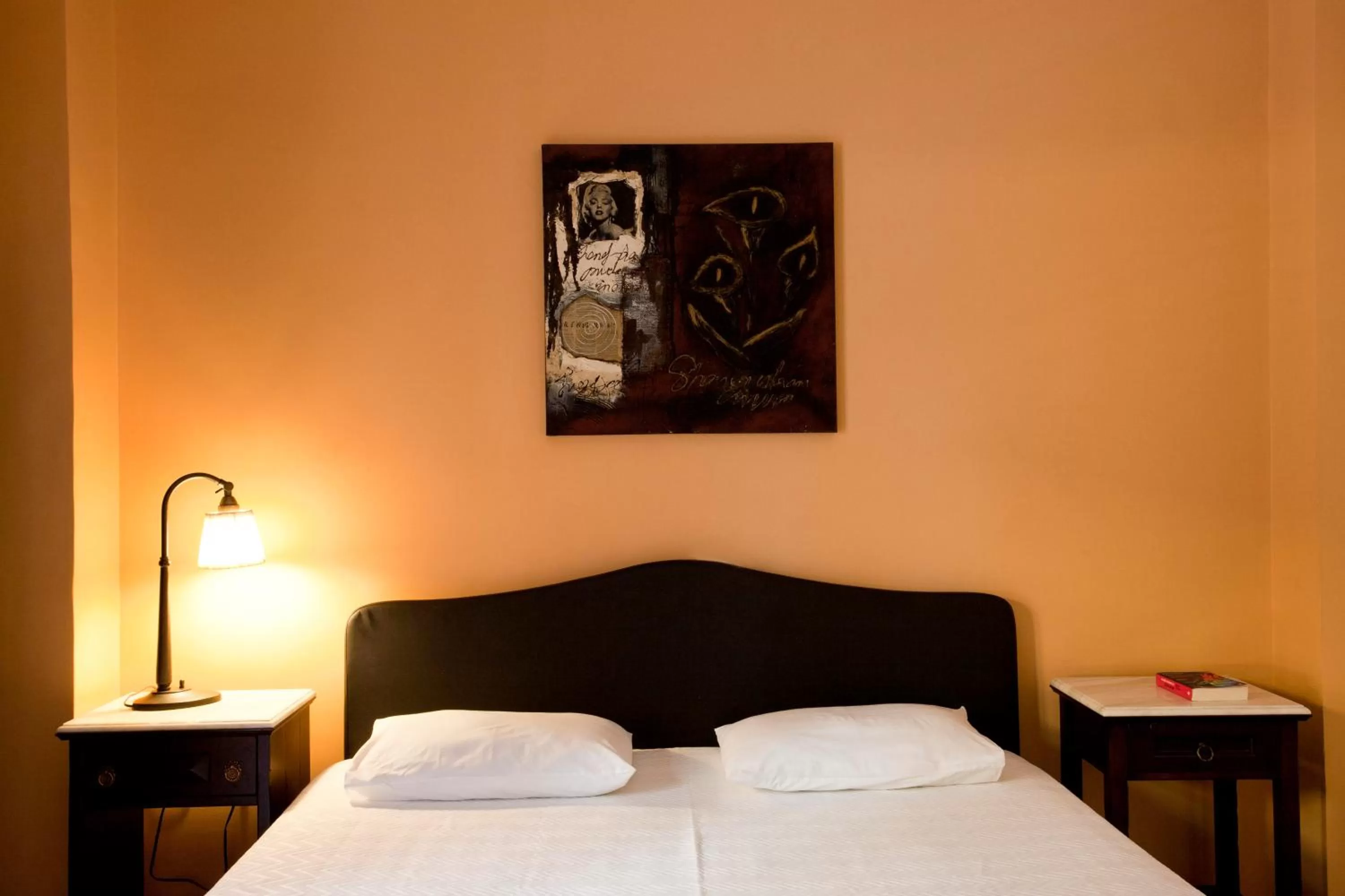 Bed in Elizabeth Hotel