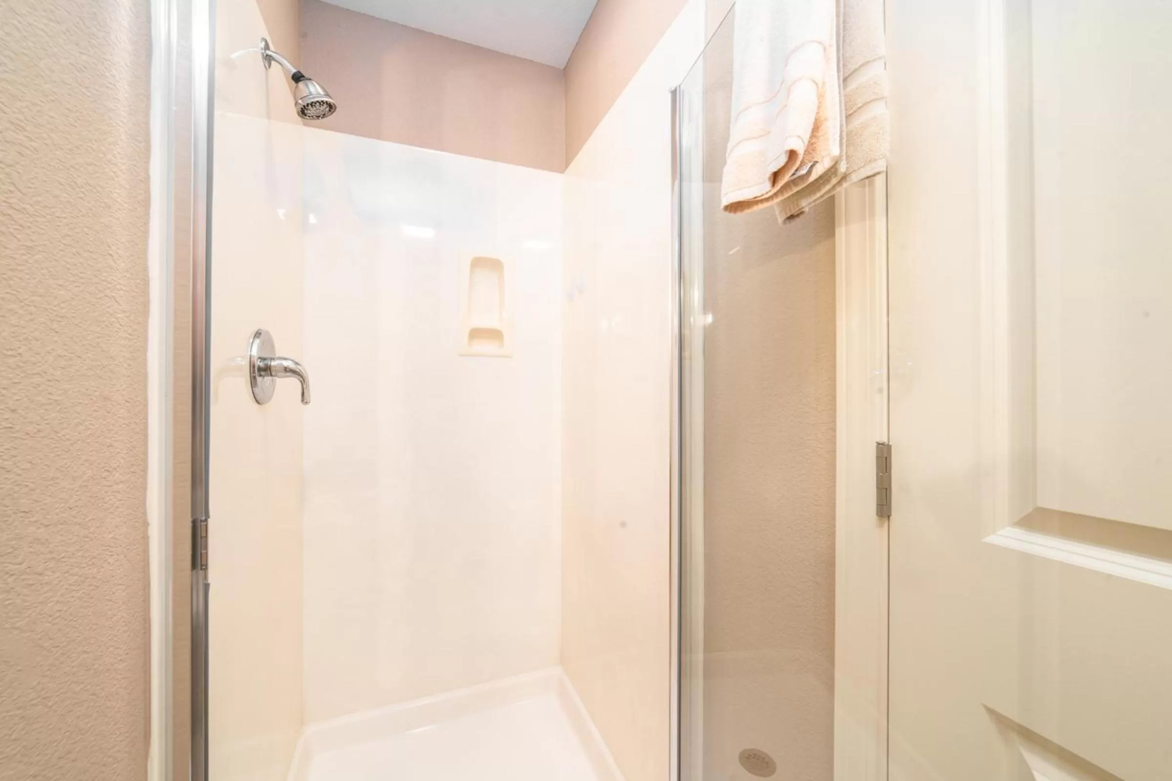 Shower in Thousand Hills Golf Resort