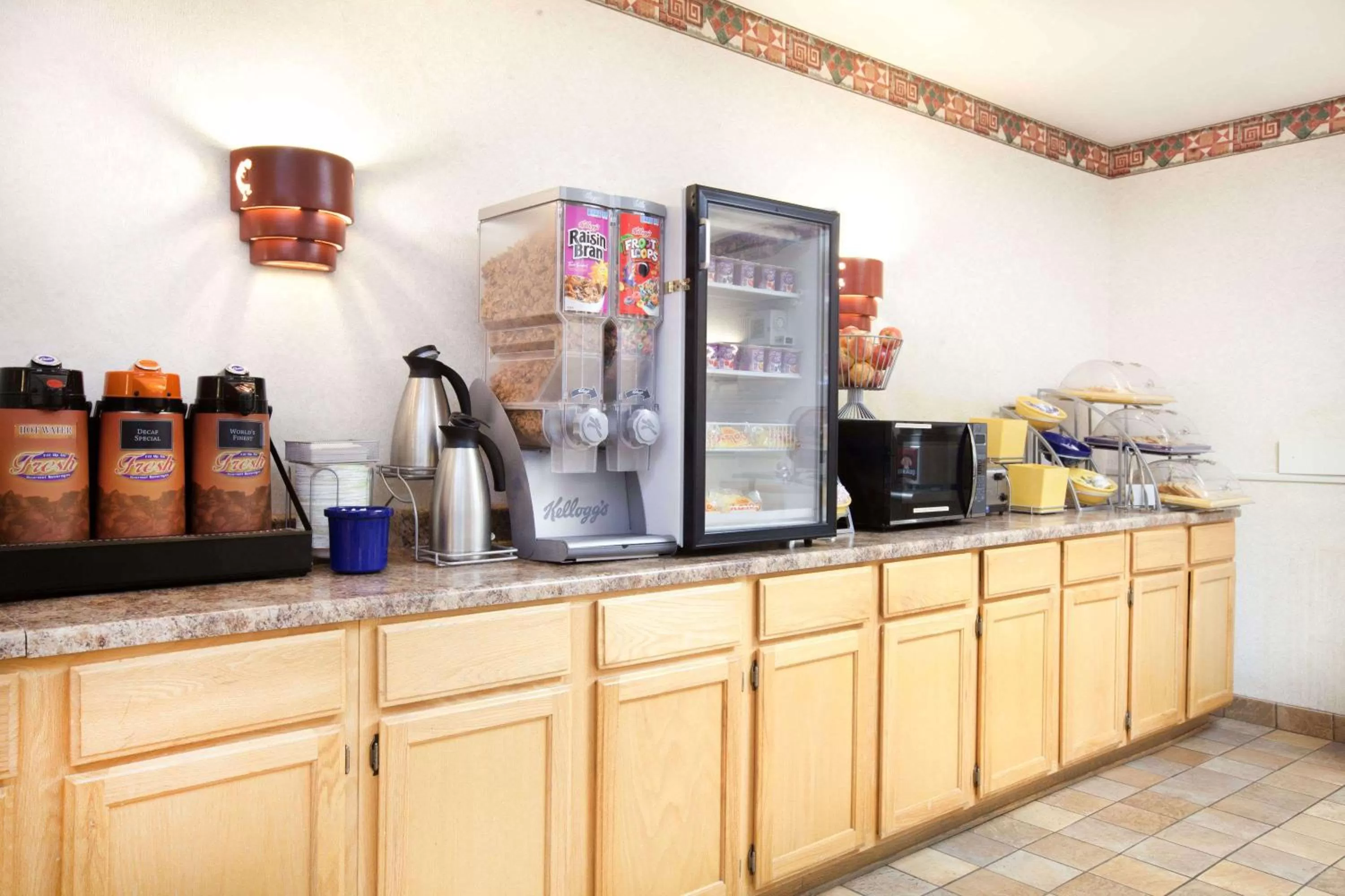 Restaurant/places to eat, Kitchen/Kitchenette in Muyawki Inn