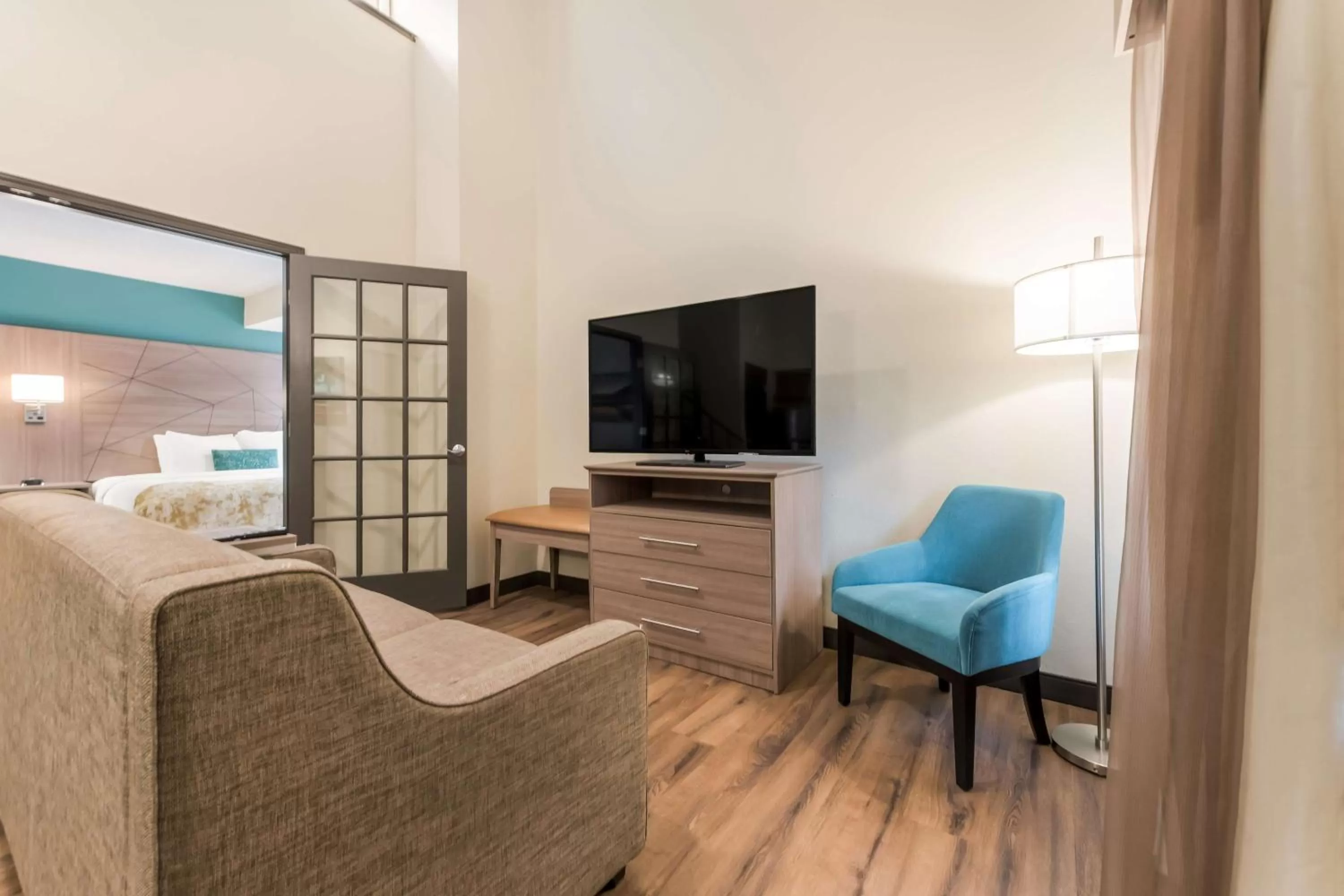 Photo of the whole room, Bed in Best Western Fishkill Inn & Suites