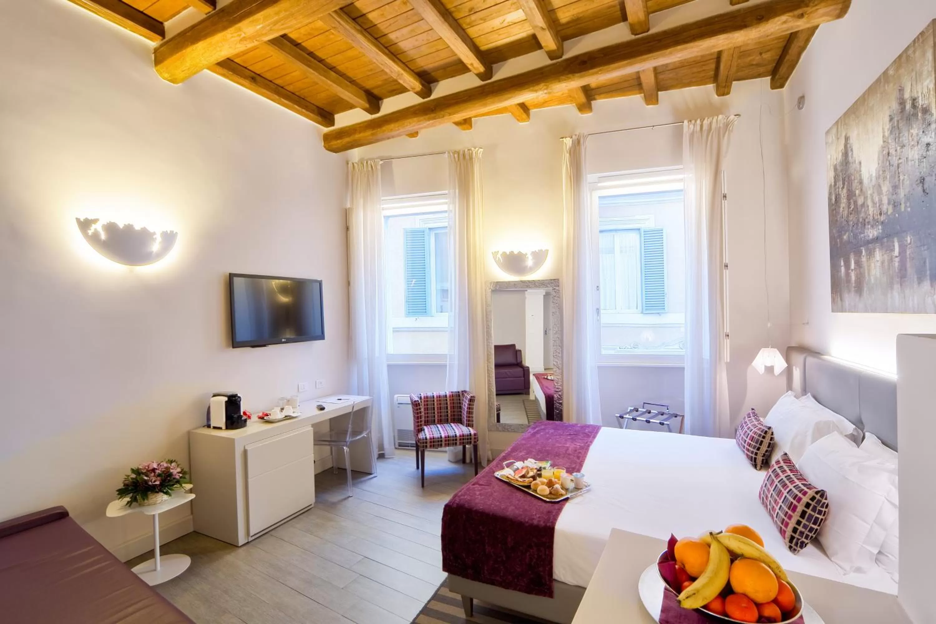Photo of the whole room, Bed in Trevi Palace Luxury Inn