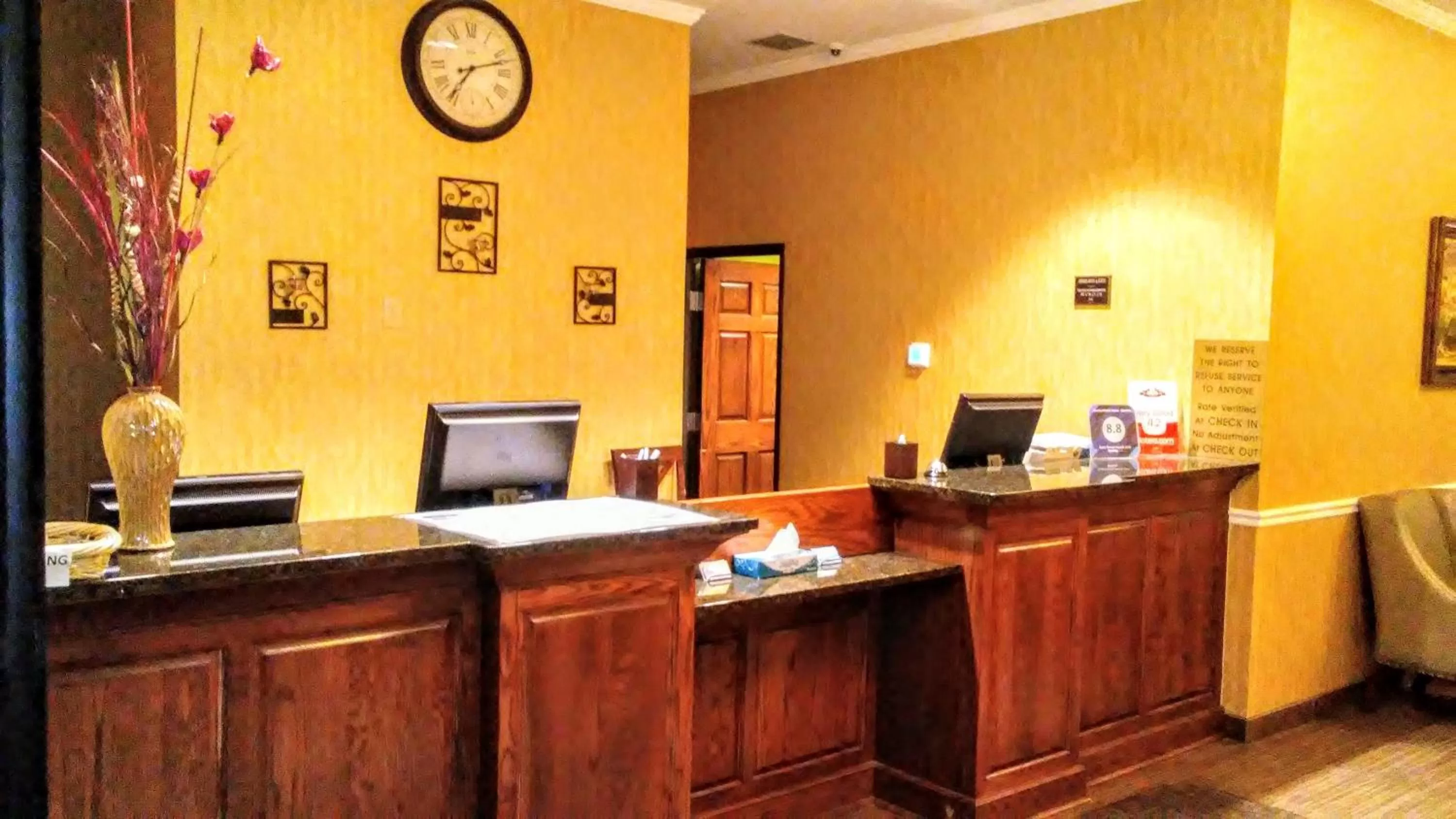 Lobby or reception in Astoria Hotel & Suites - Glendive