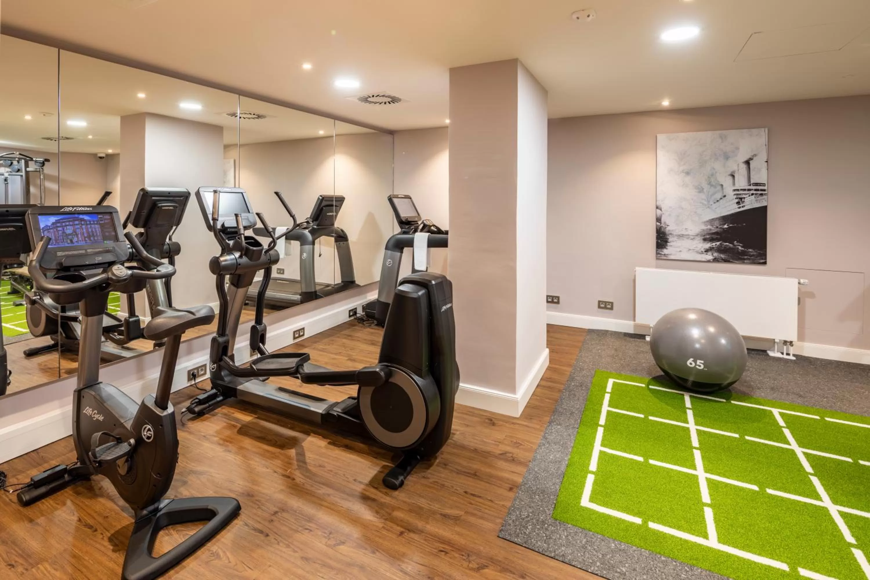 Fitness centre/facilities in Fraser Suites Hamburg