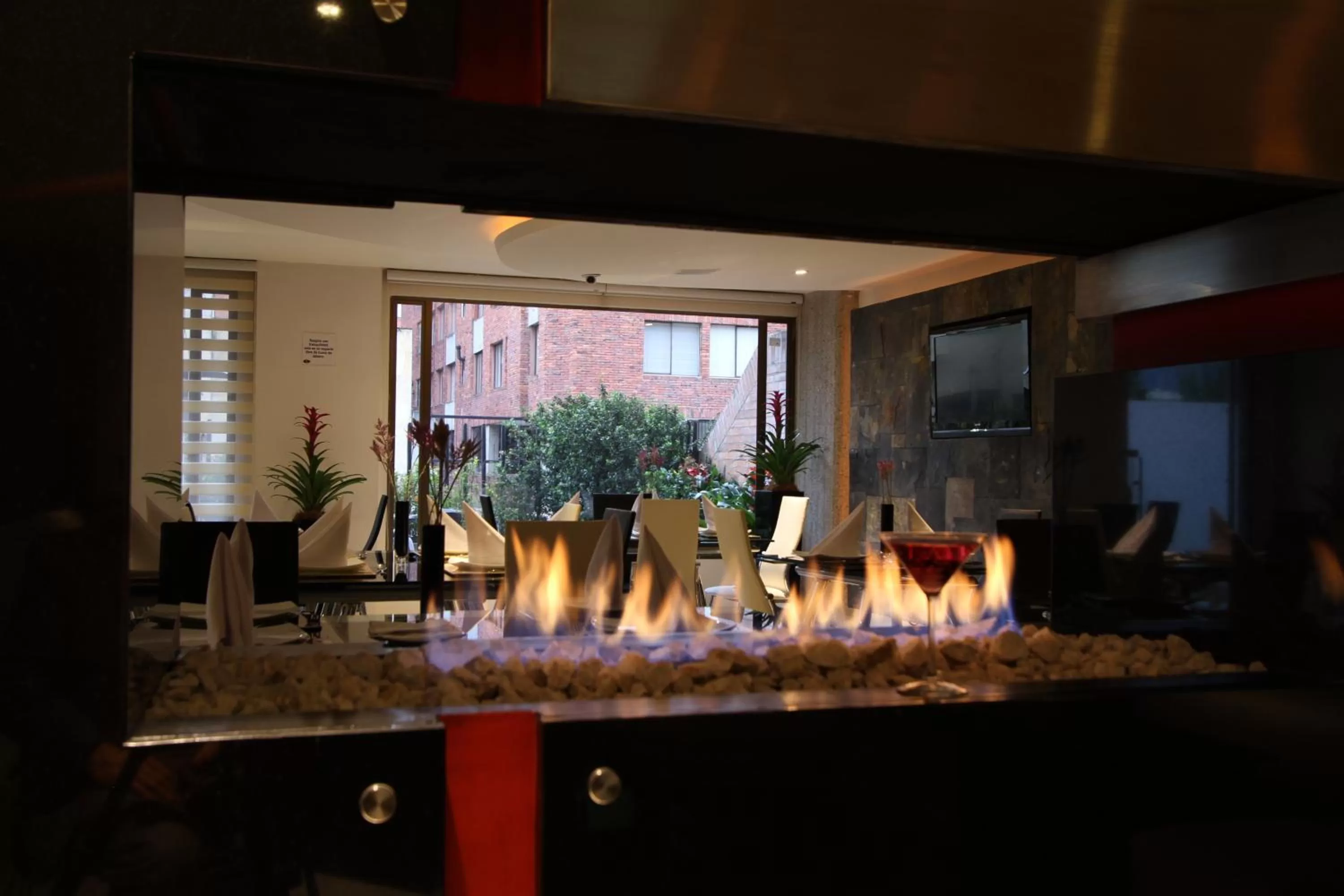 Restaurant/places to eat in Hotel Suites 108