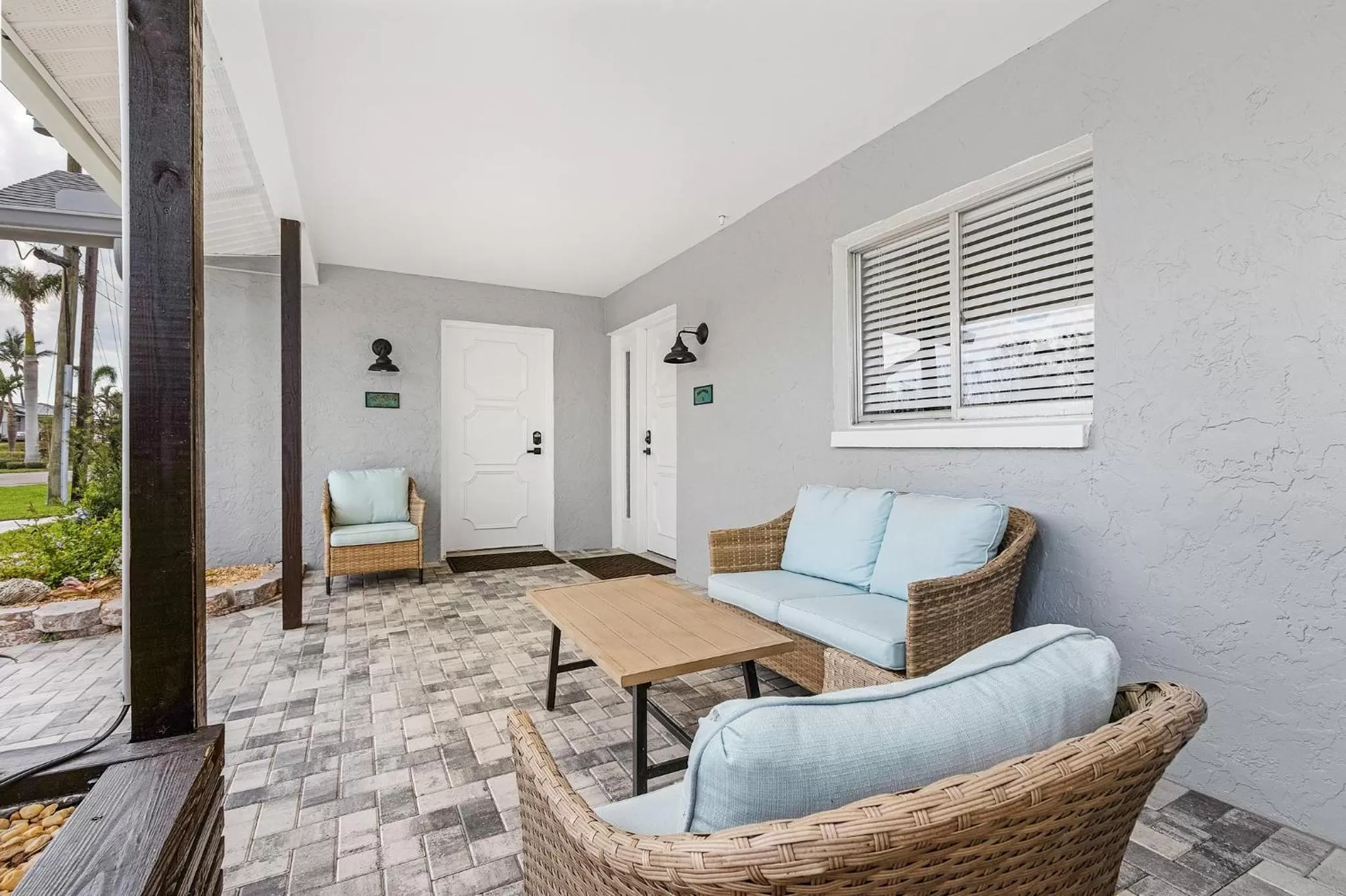 Patio in Matlacha on Shoreview