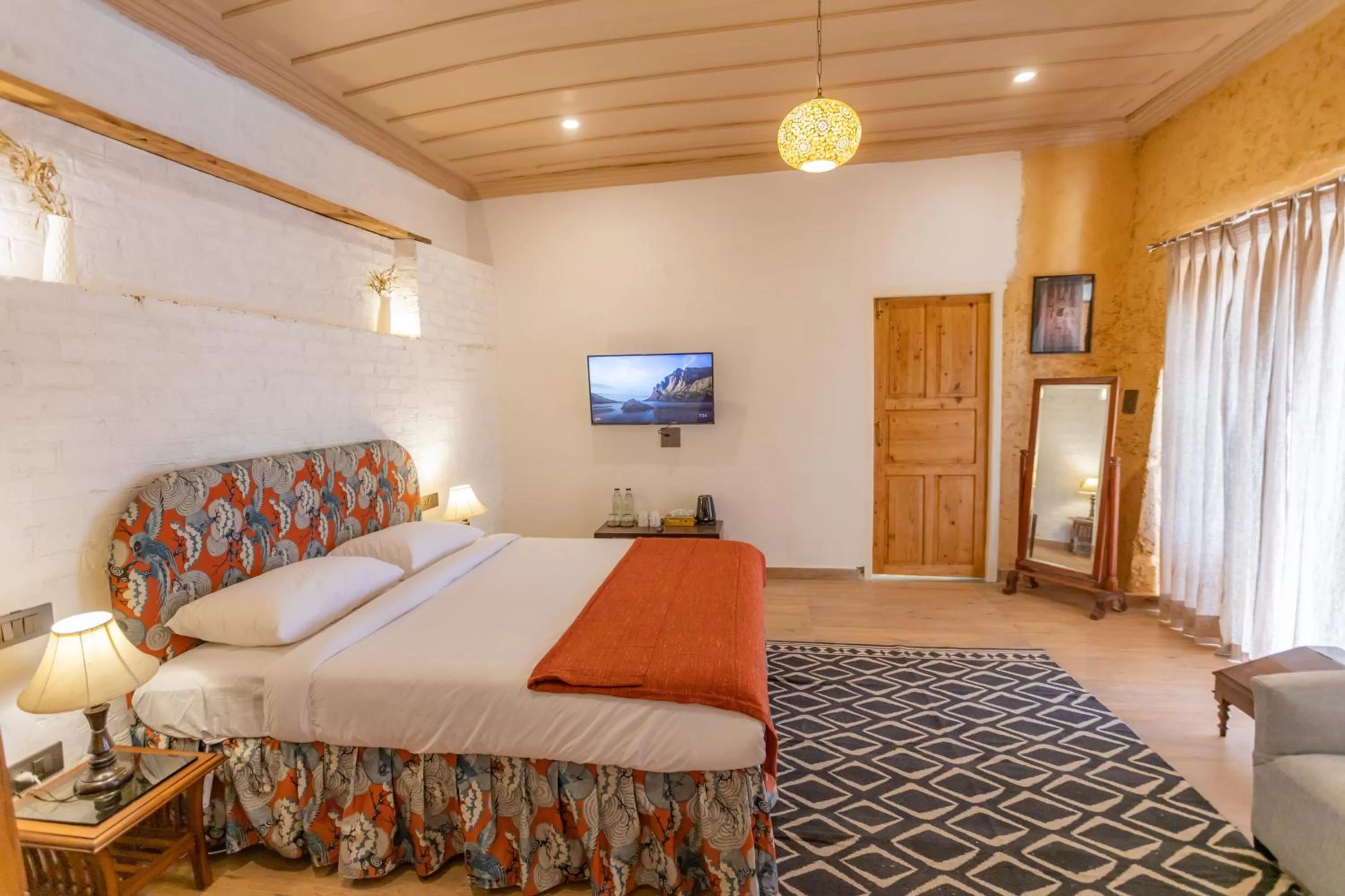 Photo of the whole room, Bed in Seclude Shimla, Taraview