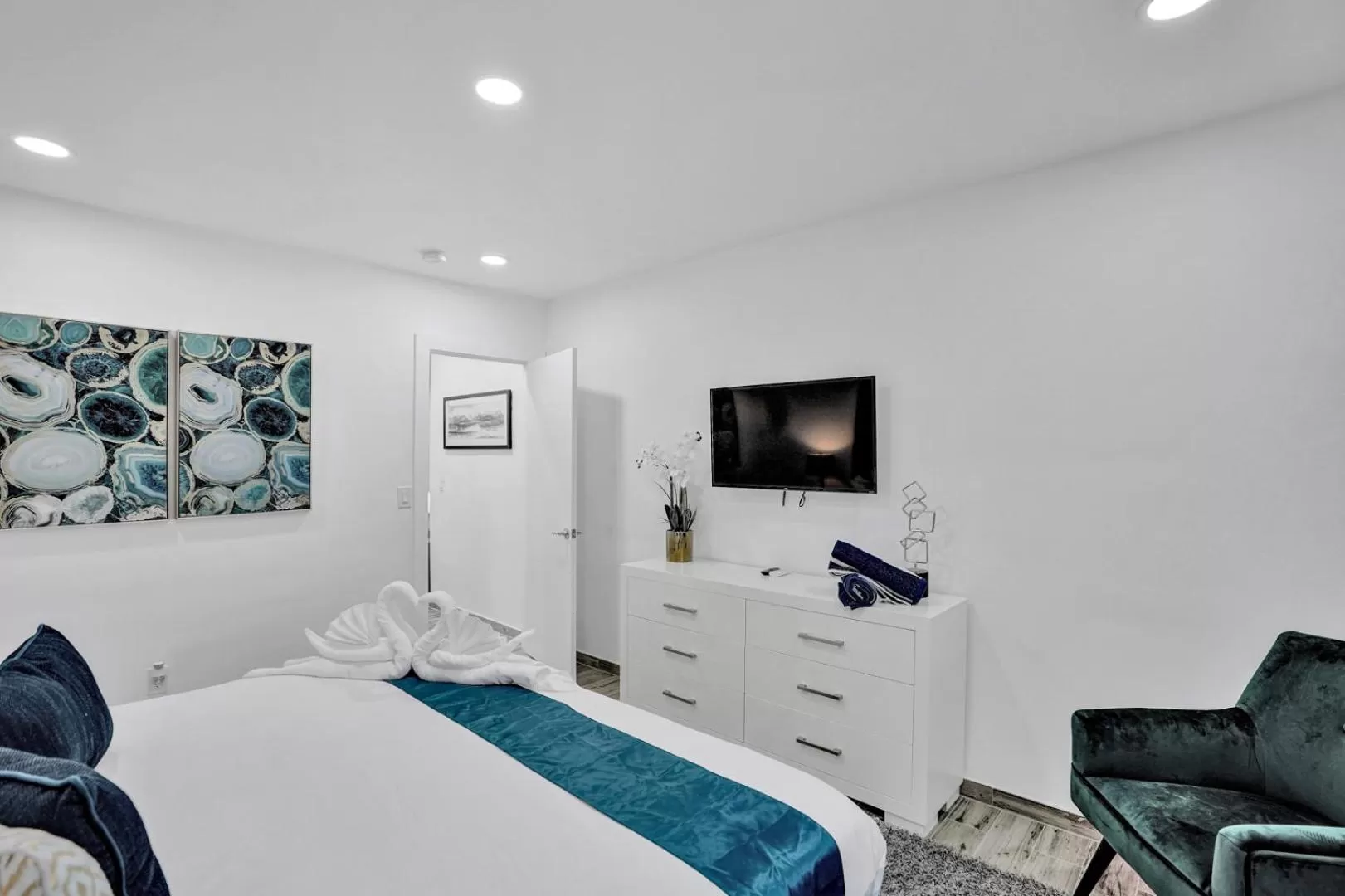 Other, Bed in Fillmore Suits