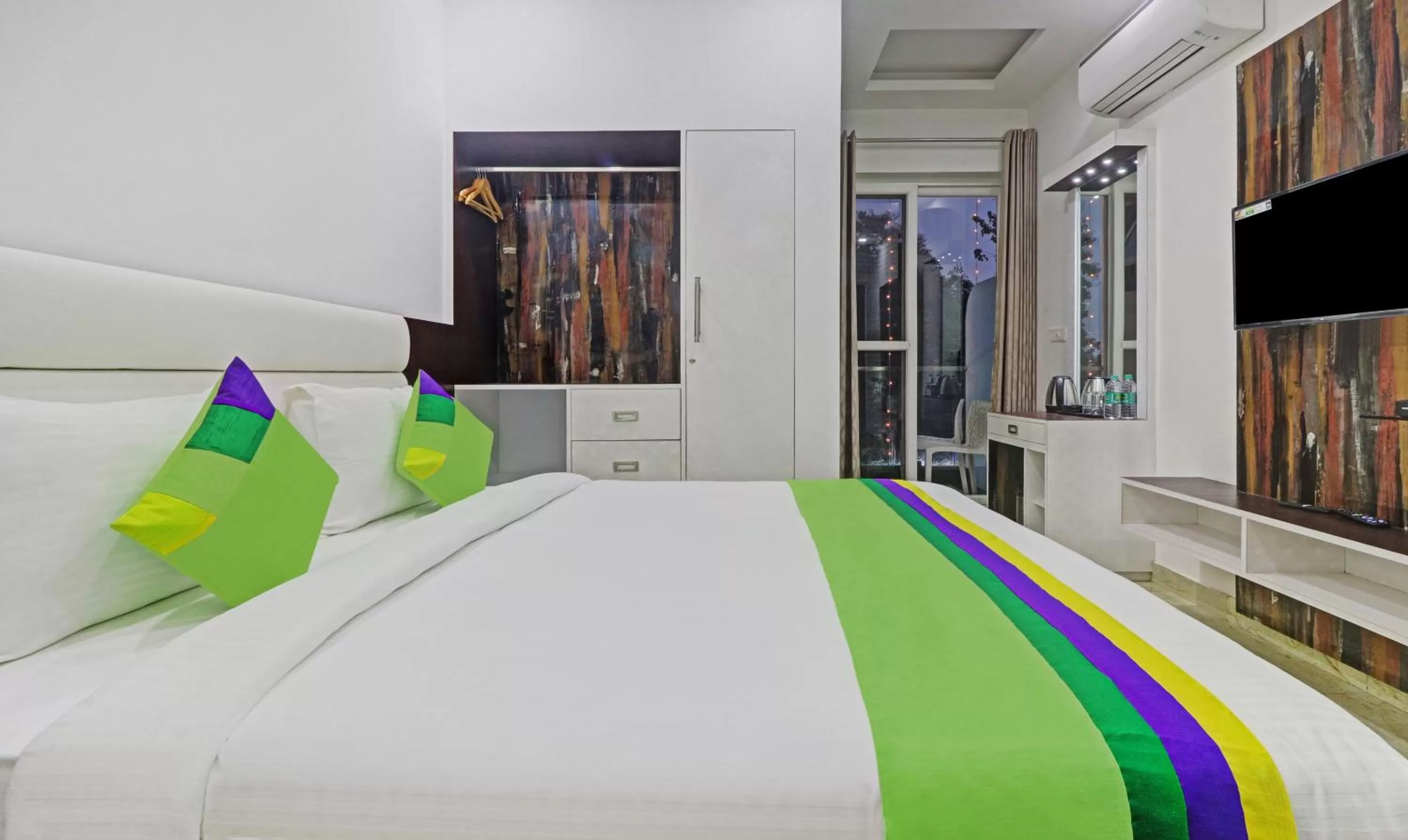 Bedroom, Bed in Treebo Kanopy Greens