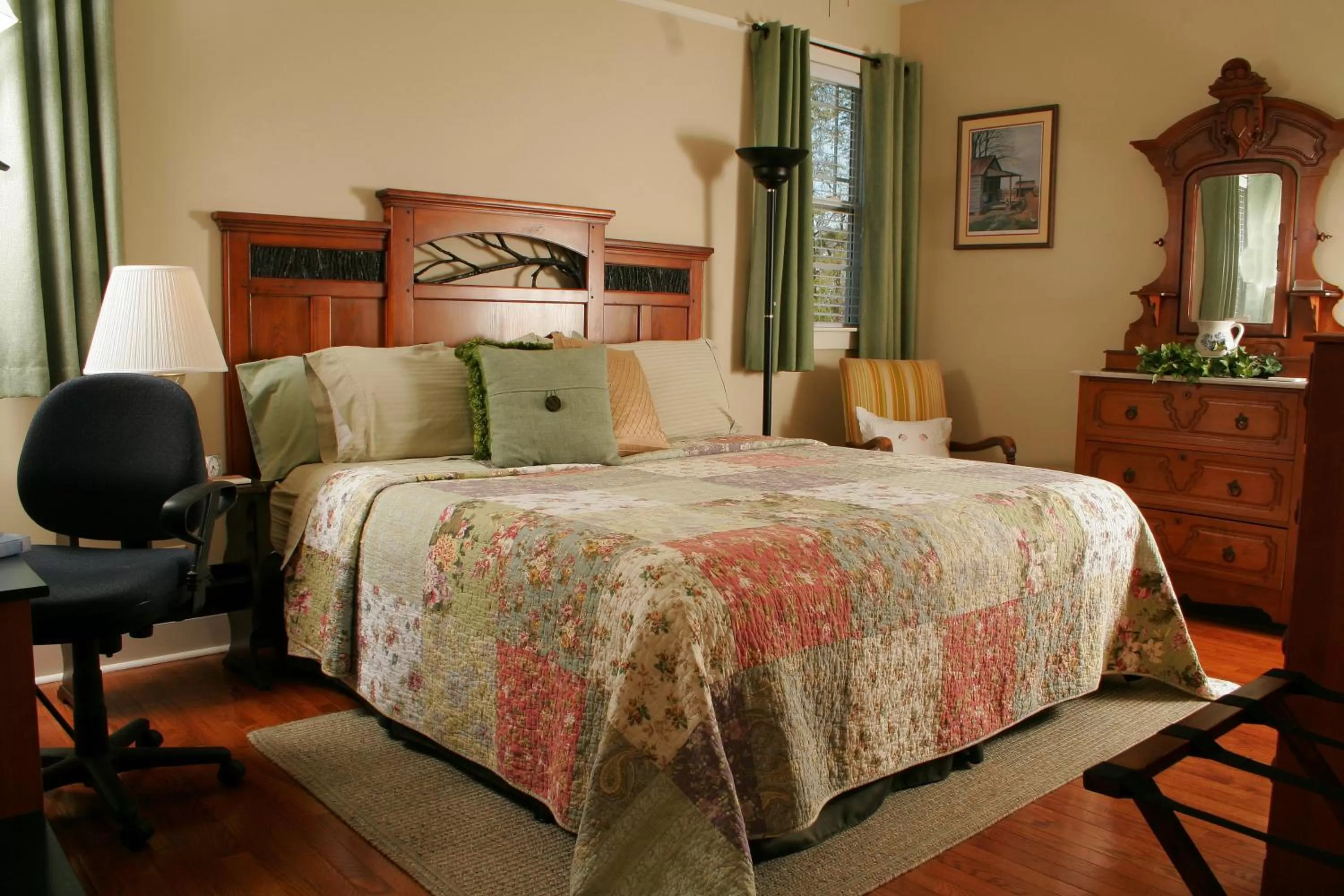 Photo of the whole room, Bed in Seven Oaks Inn Bed and Breakfast