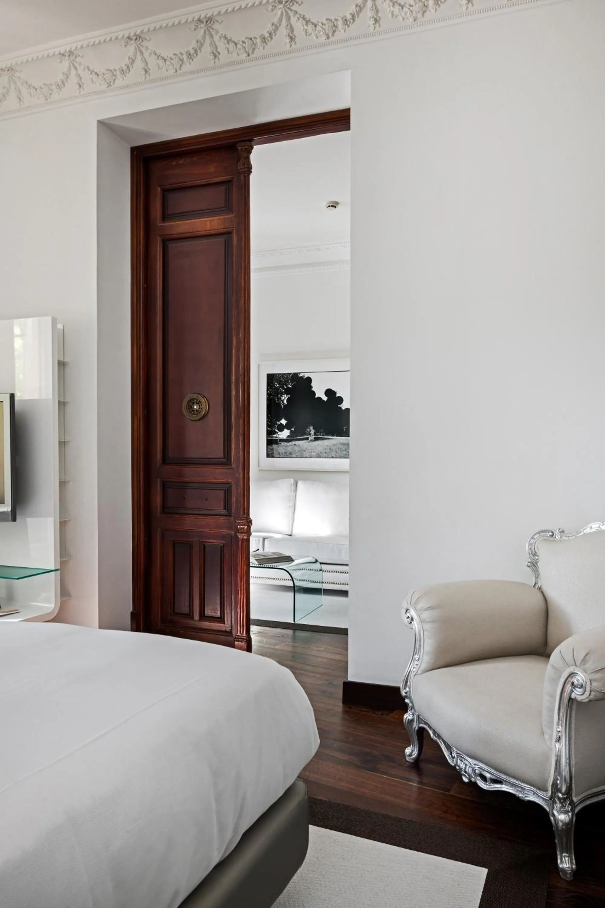 Bed in Hospes Puerta de Alcalá, a Member of Design Hotels