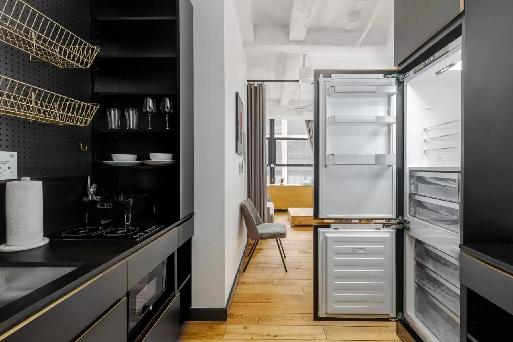Kitchen or kitchenette in Placemakr Wall Street