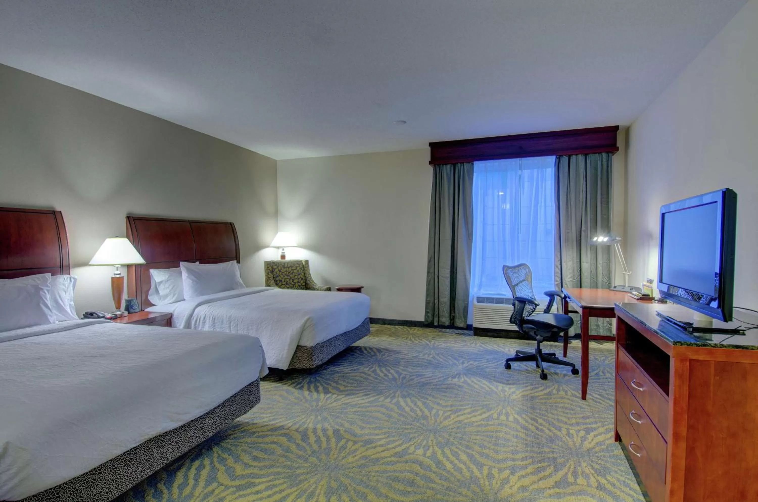 Bedroom, Bed in Hilton Garden Inn Norwalk