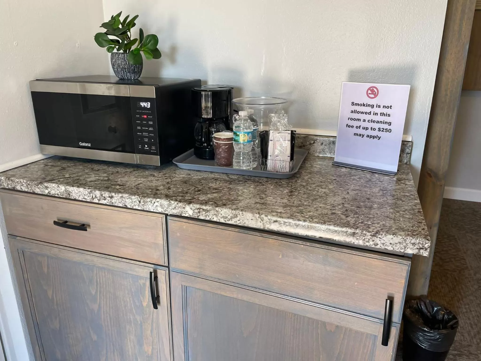 Coffee/tea facilities in BlueGem Motel