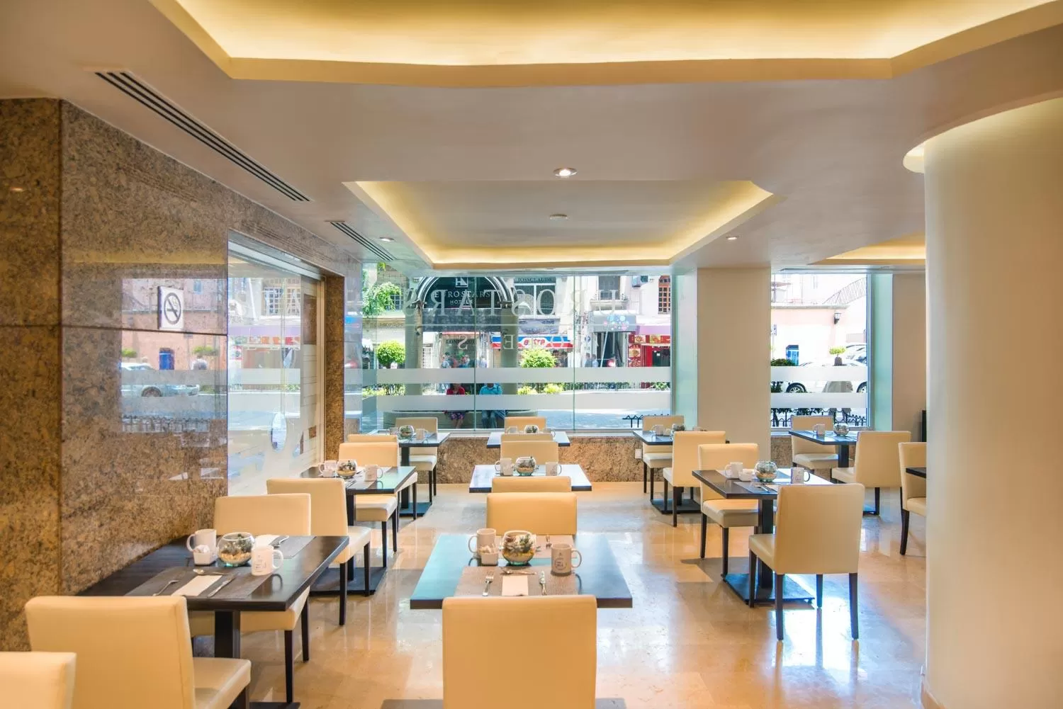 Lounge or bar in Eurostars Zona Rosa Suites