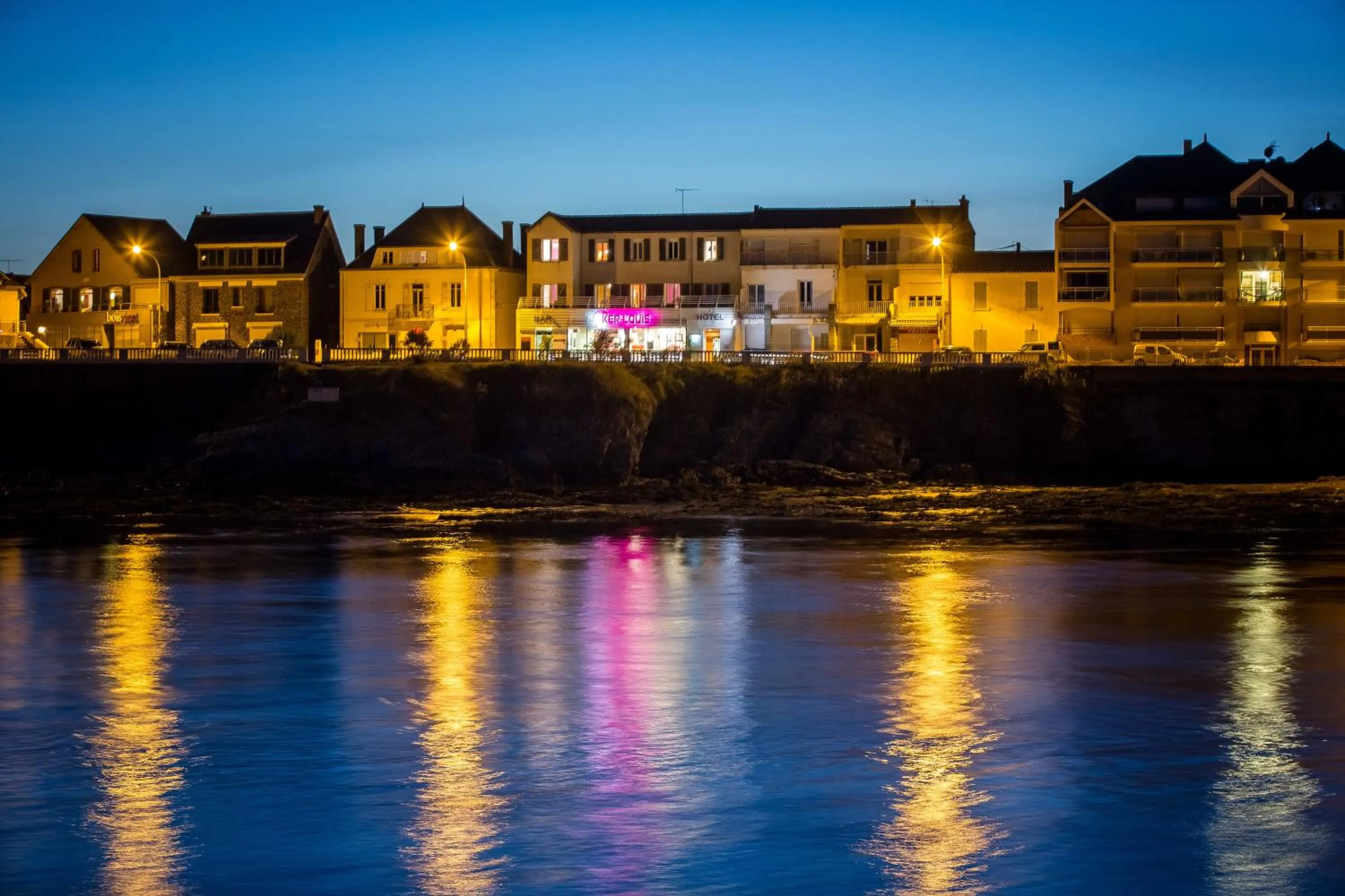 Facade/entrance in Logis Hôtel Sea View