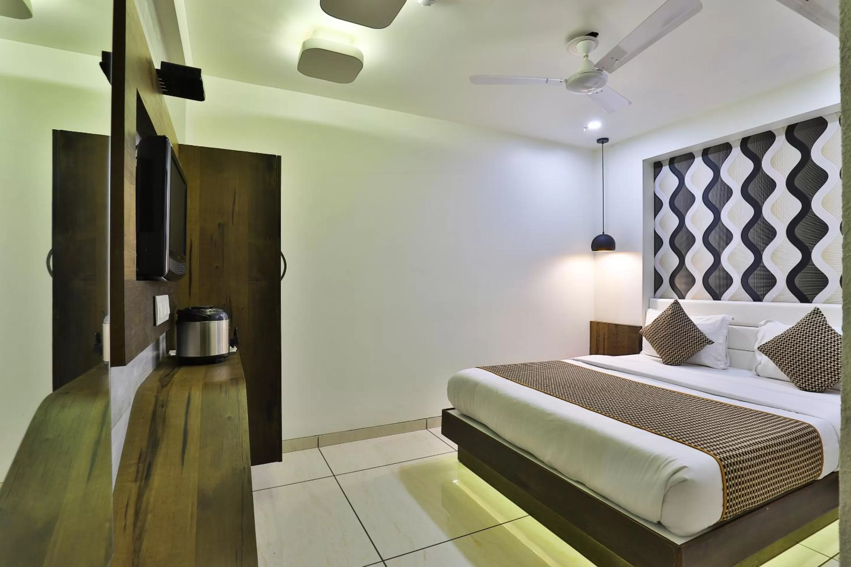 Bedroom, Bed in Hotel Pearl