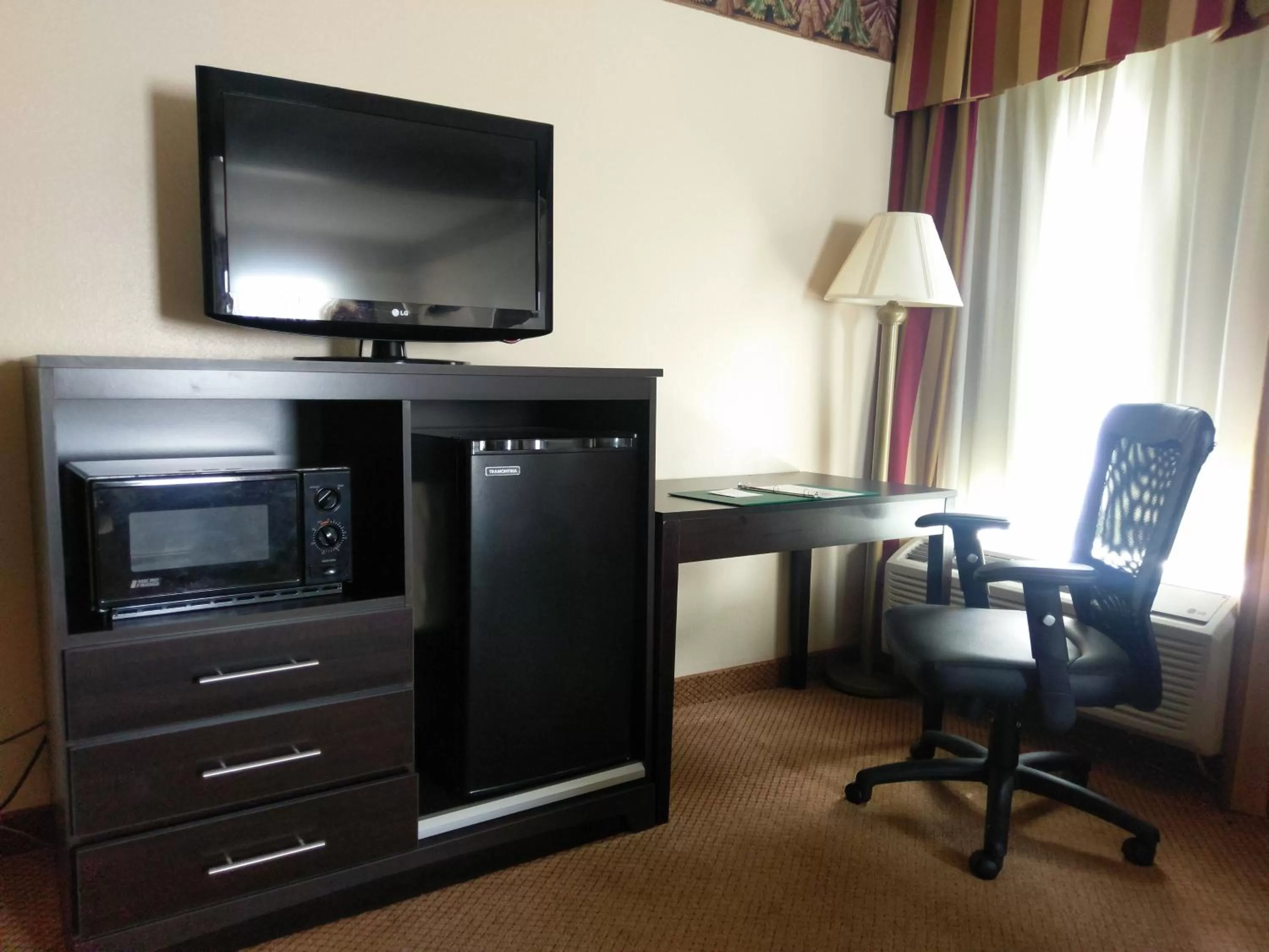 King Room - Non-Smoking in Quality Inn & Suites Clemmons I-40