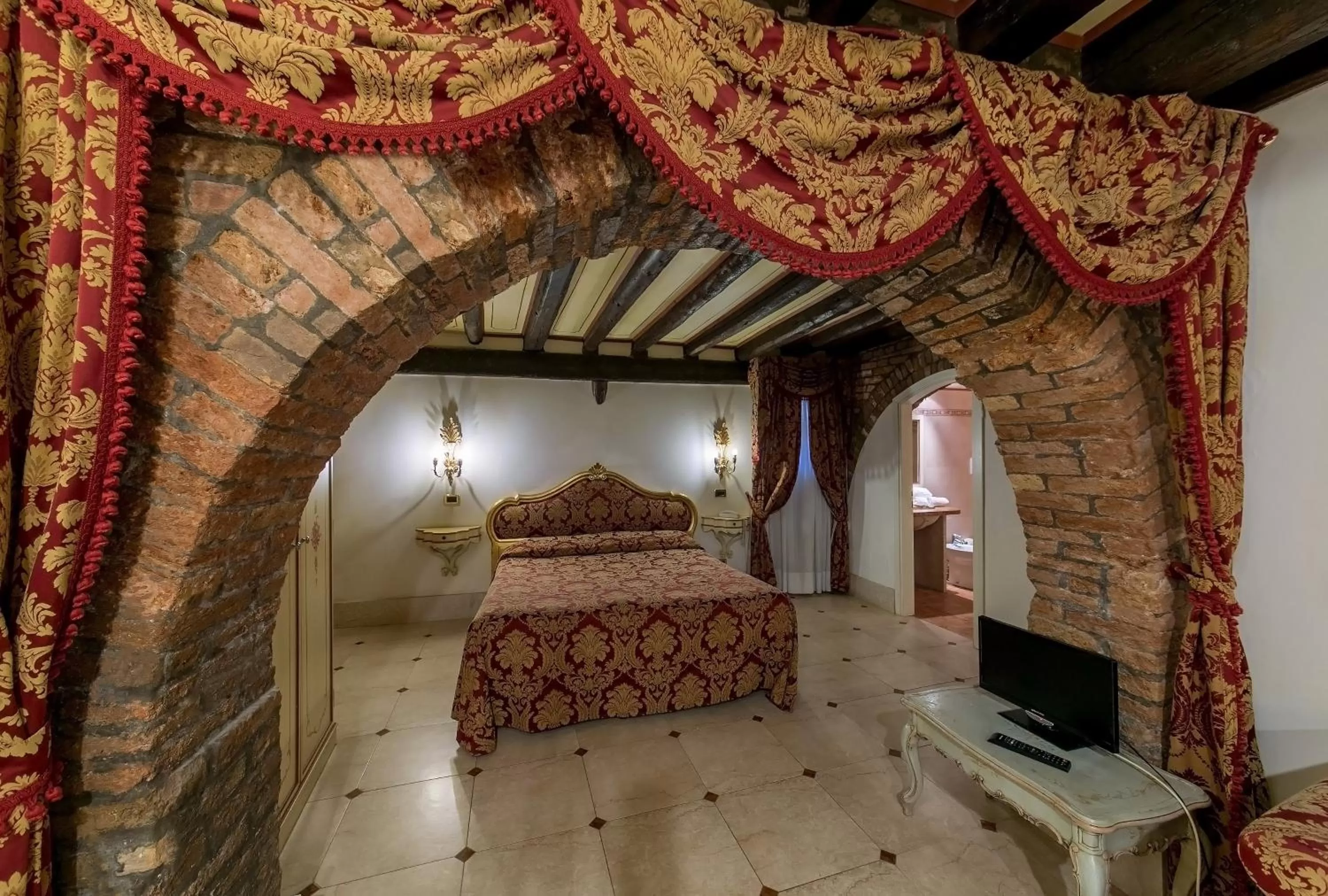 Bed in Hotel Pantalon