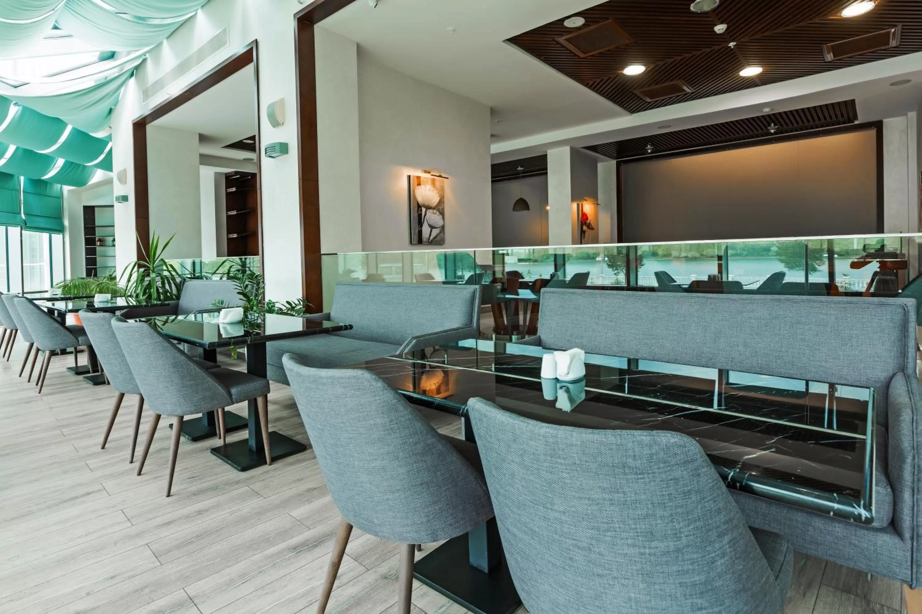 Restaurant/places to eat in Dedeman Oskemen Hotel