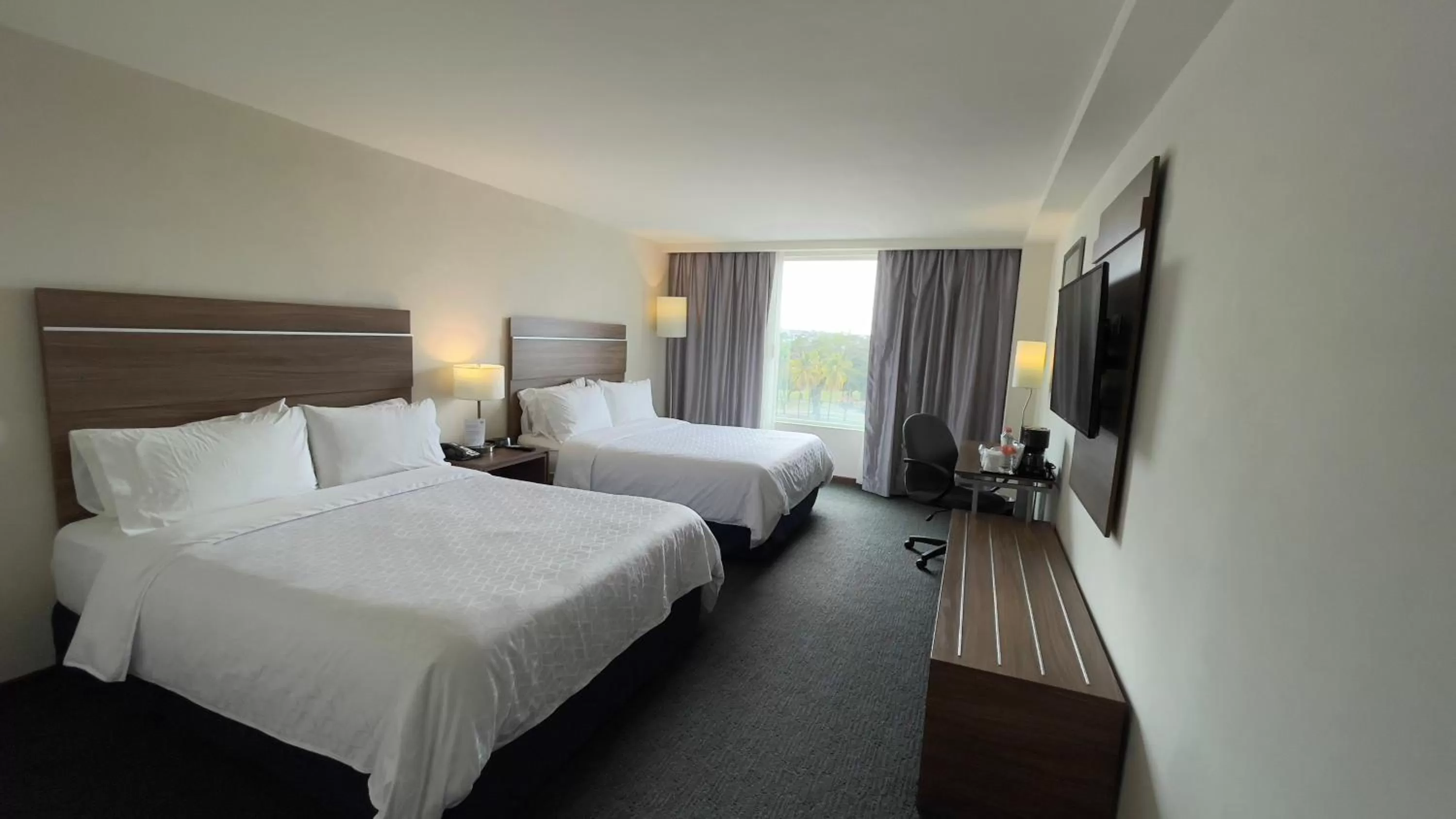 Photo of the whole room, Bed in Holiday Inn Express Culiacan by IHG