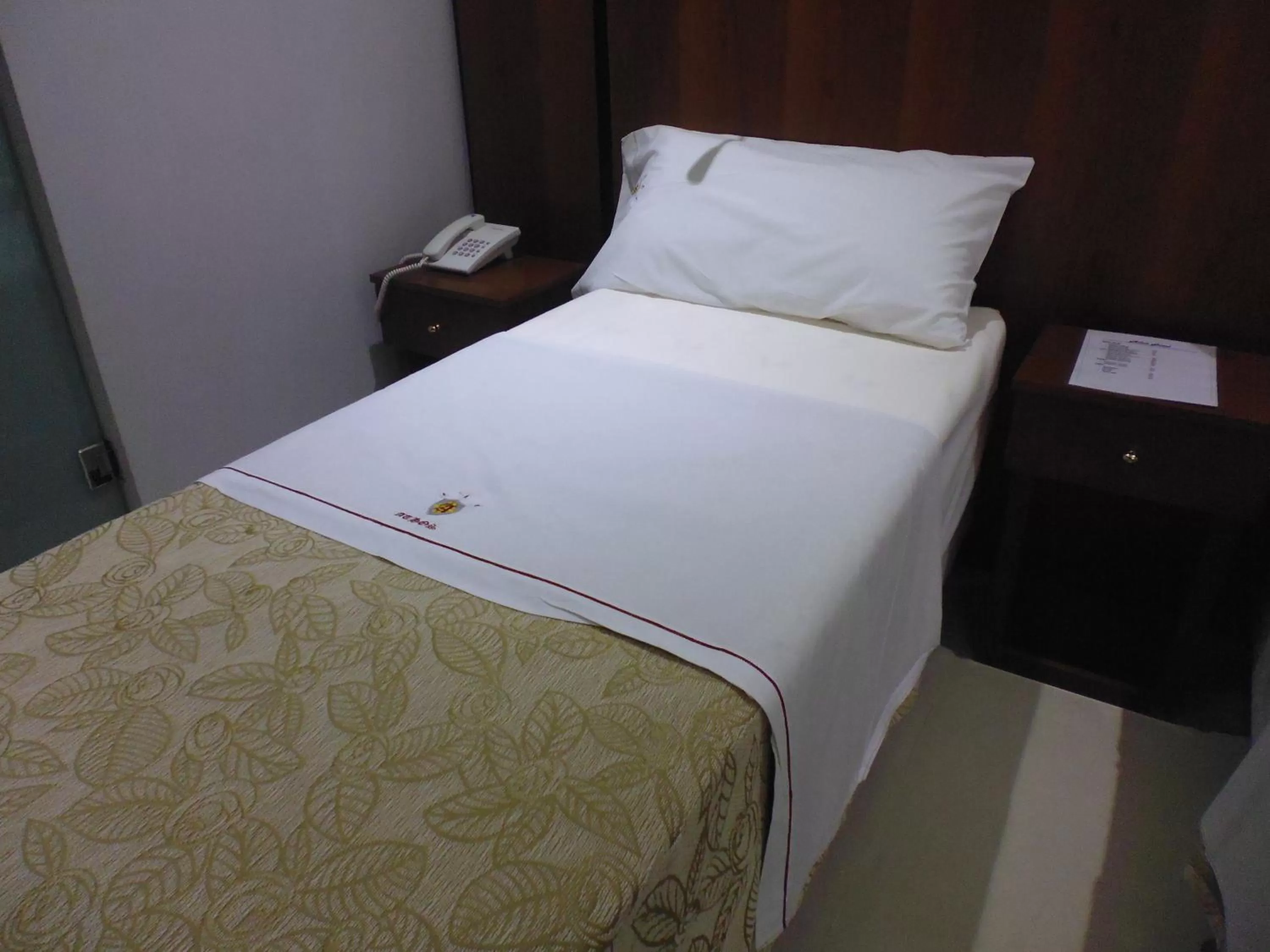 Bed in Hotel Athos